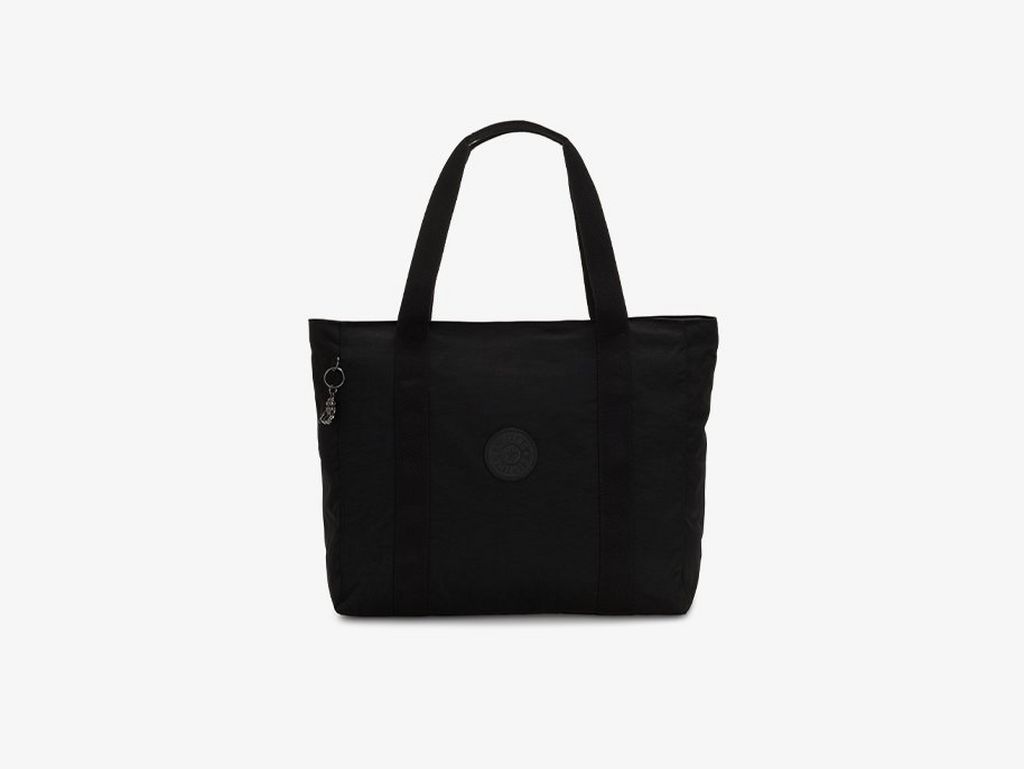 What should I look for in a tote bag Kipling