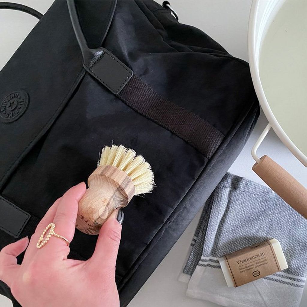 Cómo lavar tu bolso de trabajo  | Kipling