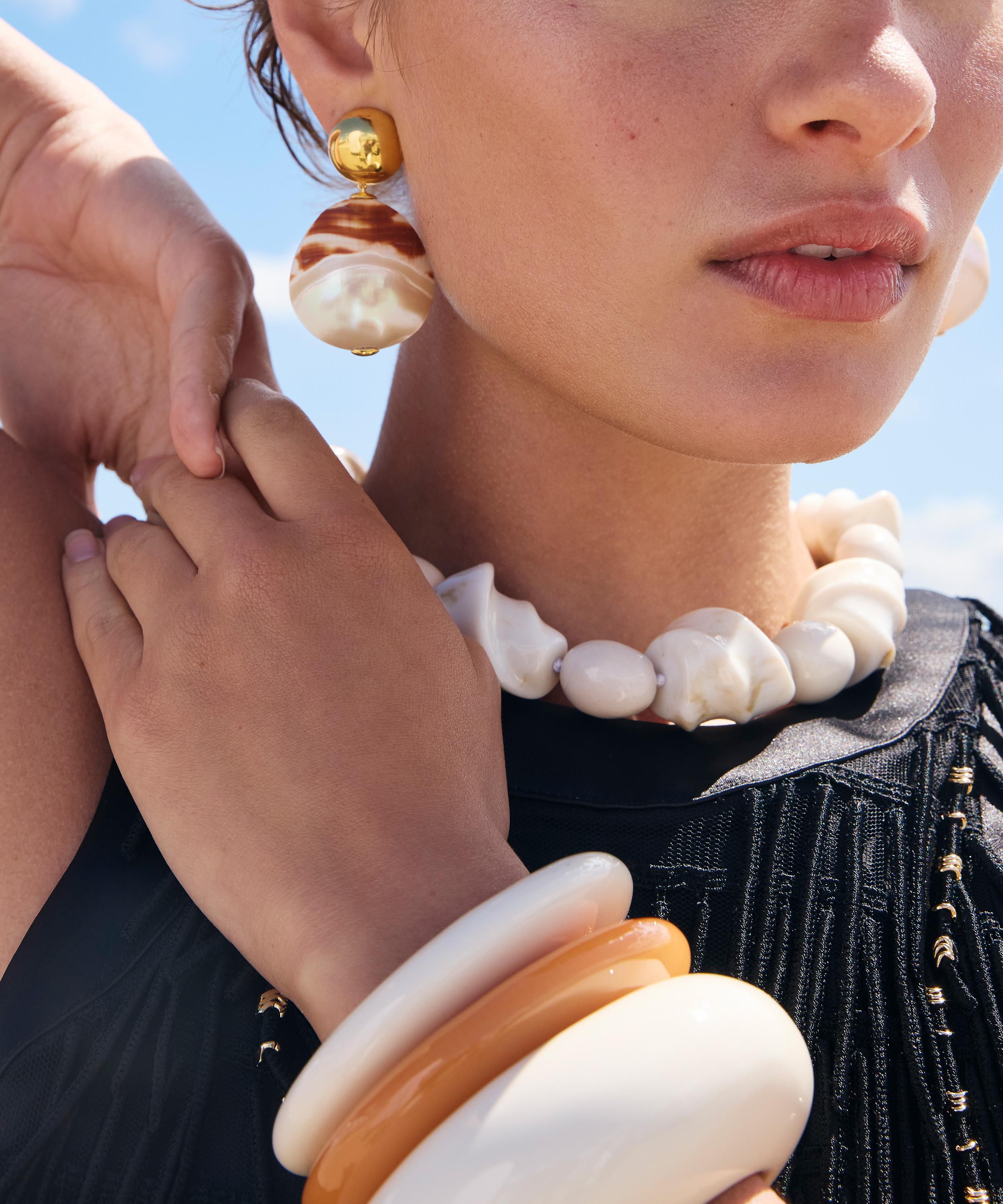 how-to-wear-black-in-summer