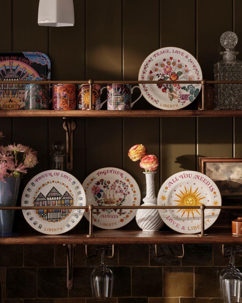 Kitchen & Dining