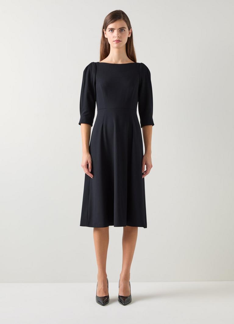 Short black fit and 2025 flare dress