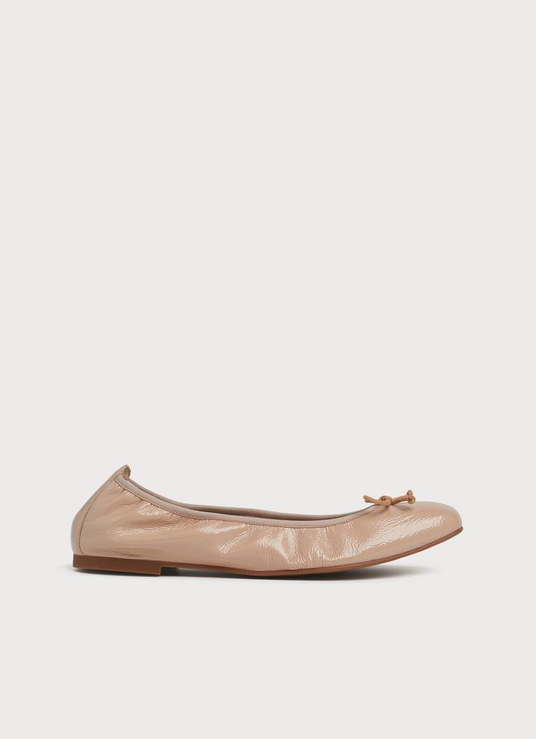 Beige patent 2024 leather flats