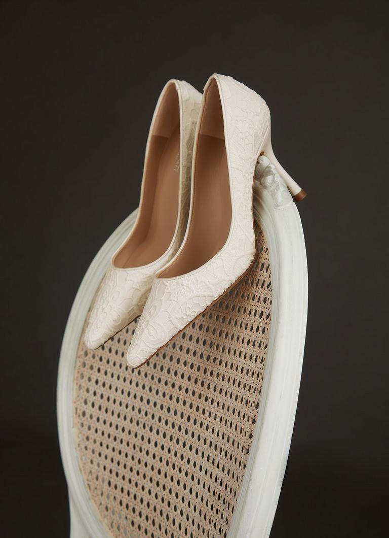 Cream lace online wedding shoes