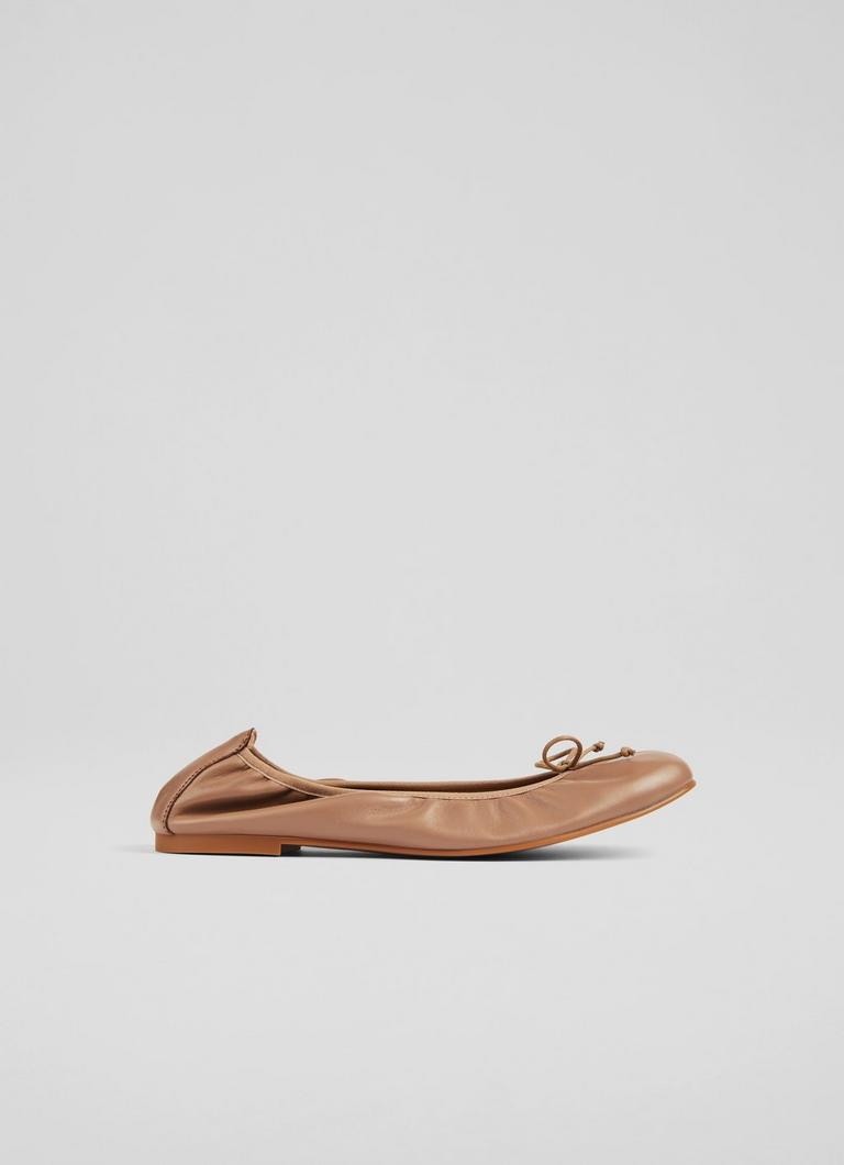 Nude leather ballet deals pumps