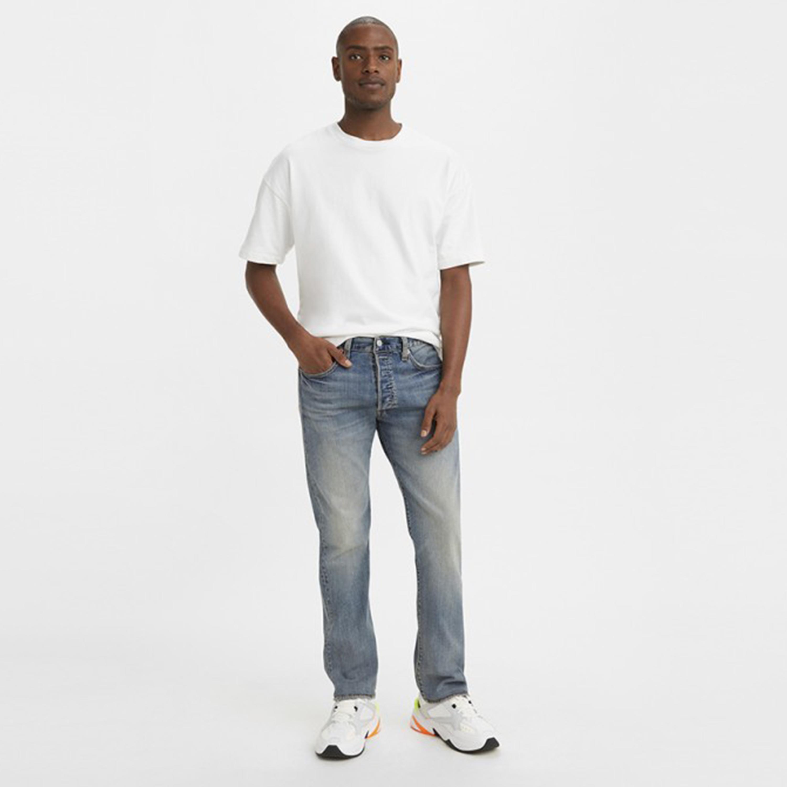 بنطال جينز من ليفايز 501 بلون ازرق ذو قصة مستقيمة وجيب متوسط الارتفاع-men-clothing-bottoms-jeans-image-3