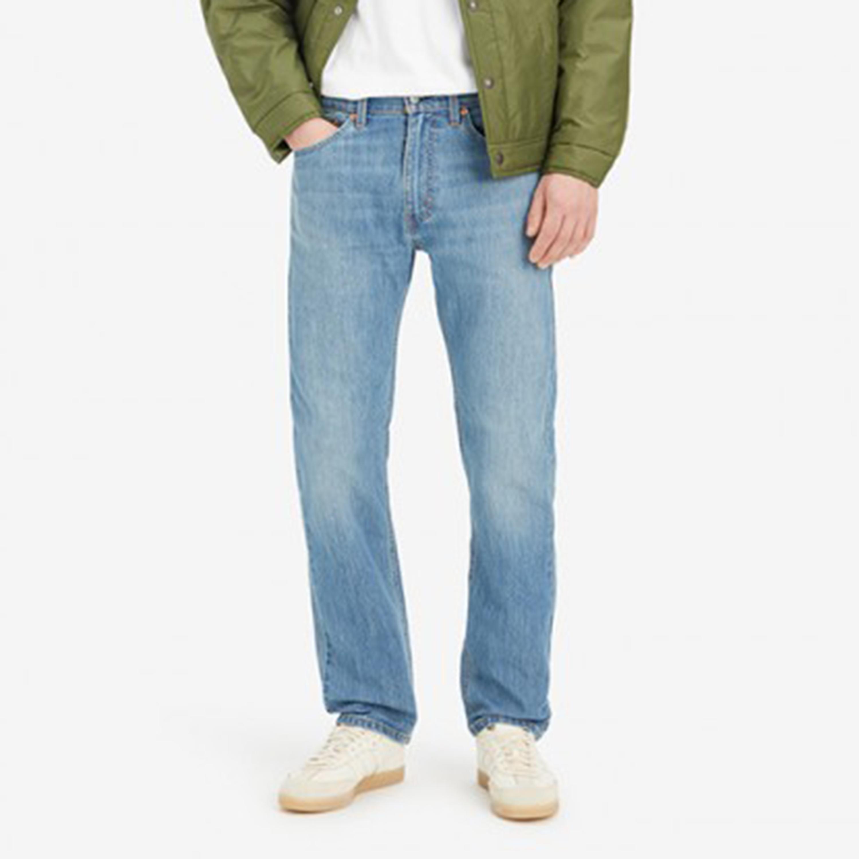 بنطال جينز من ليفايز 505 بلون ازرق ذو قصة مستقيمة وجيب متوسط الارتفاع-men-clothing-bottoms-jeans-image-1