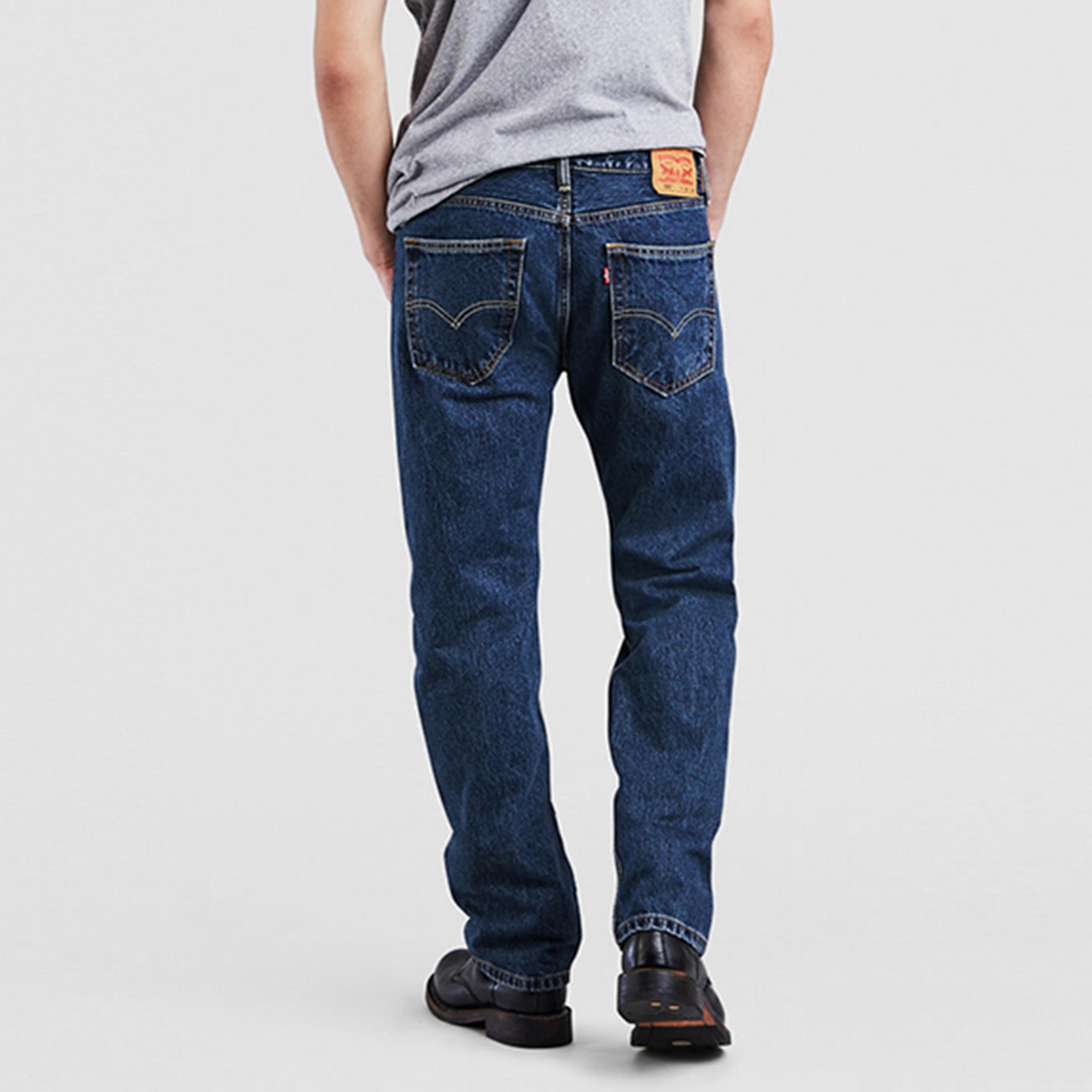 بنطال جينز من ليفايز 505 بلون ازرق ذو قصة مستقيمة وجيب متوسط الارتفاع-men-clothing-jeans-image-2