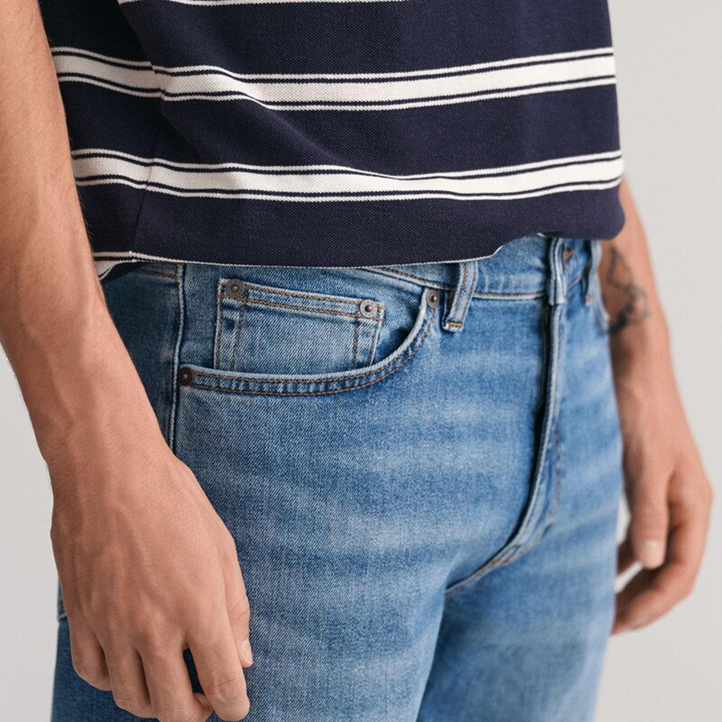 جينز رجالي بقصة ضيقة بخصر متوسط ومغسول من جانت.-men-clothing-bottoms-jeans-image-2