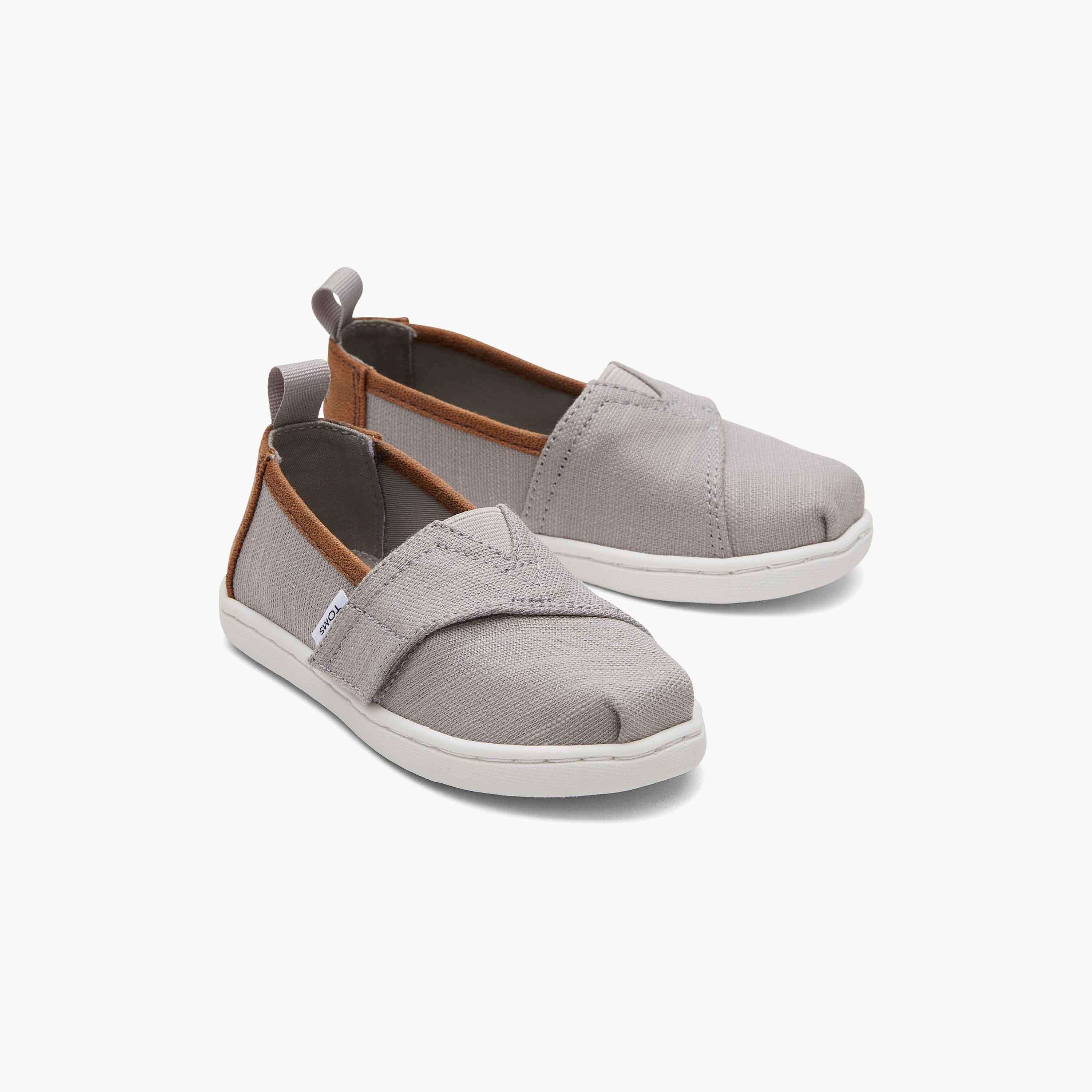 حذاء اسبادريل للأطفال من تومز البارجاتا بمنسوج مع مزين بشعار مطرز -girls-shoes-loafers-image-1
