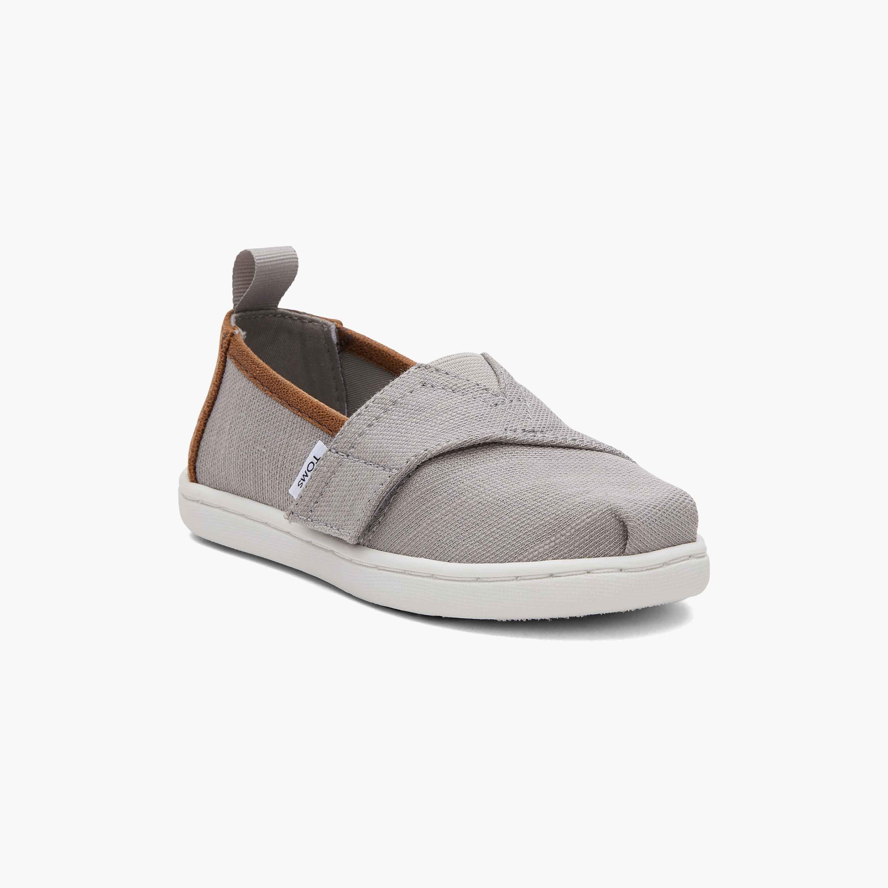 حذاء اسبادريل للأطفال من تومز البارجاتا بمنسوج مع مزين بشعار مطرز -girls-shoes-loafers-image-2
