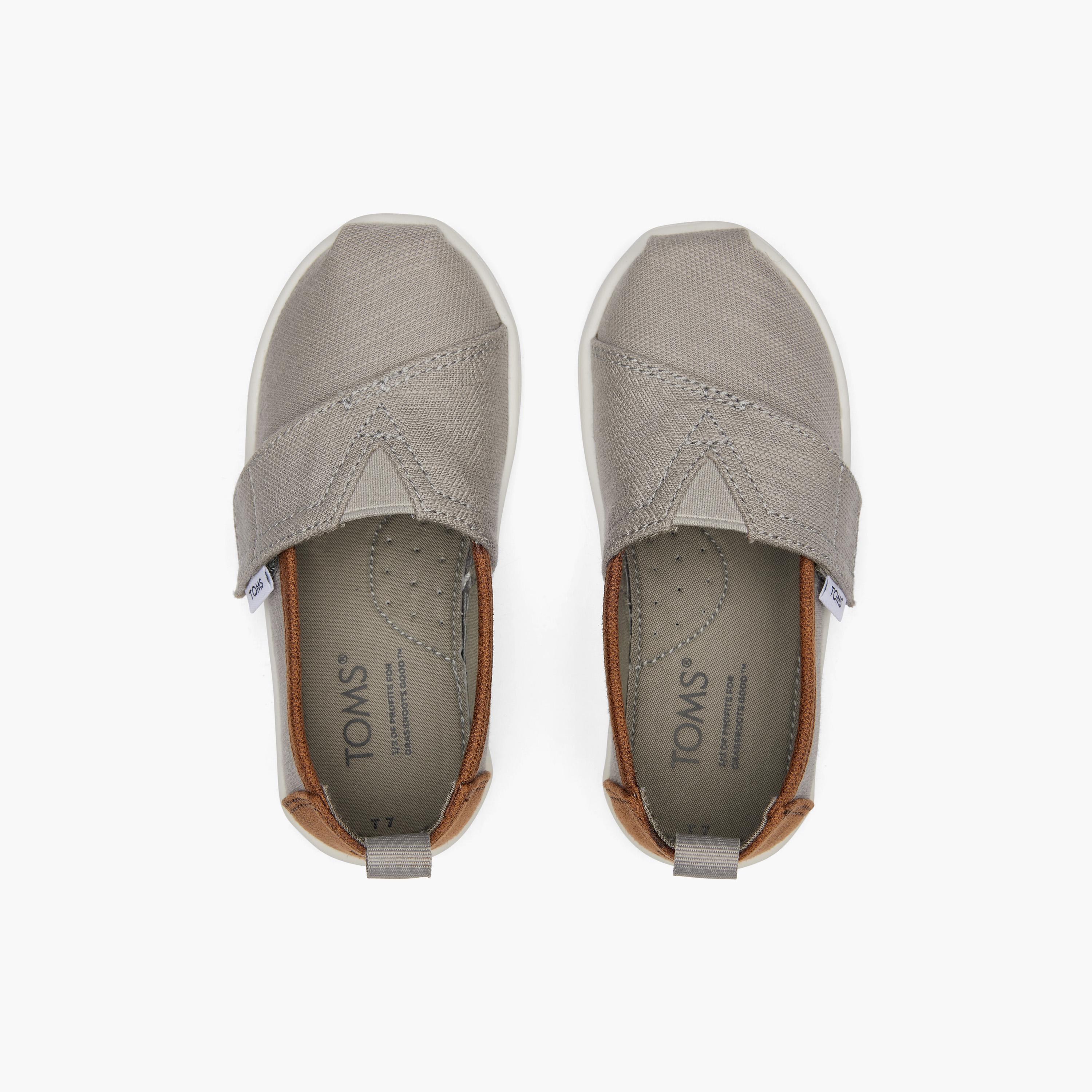 حذاء اسبادريل للأطفال من تومز البارجاتا بمنسوج مع مزين بشعار مطرز -girls-shoes-loafers-image-5