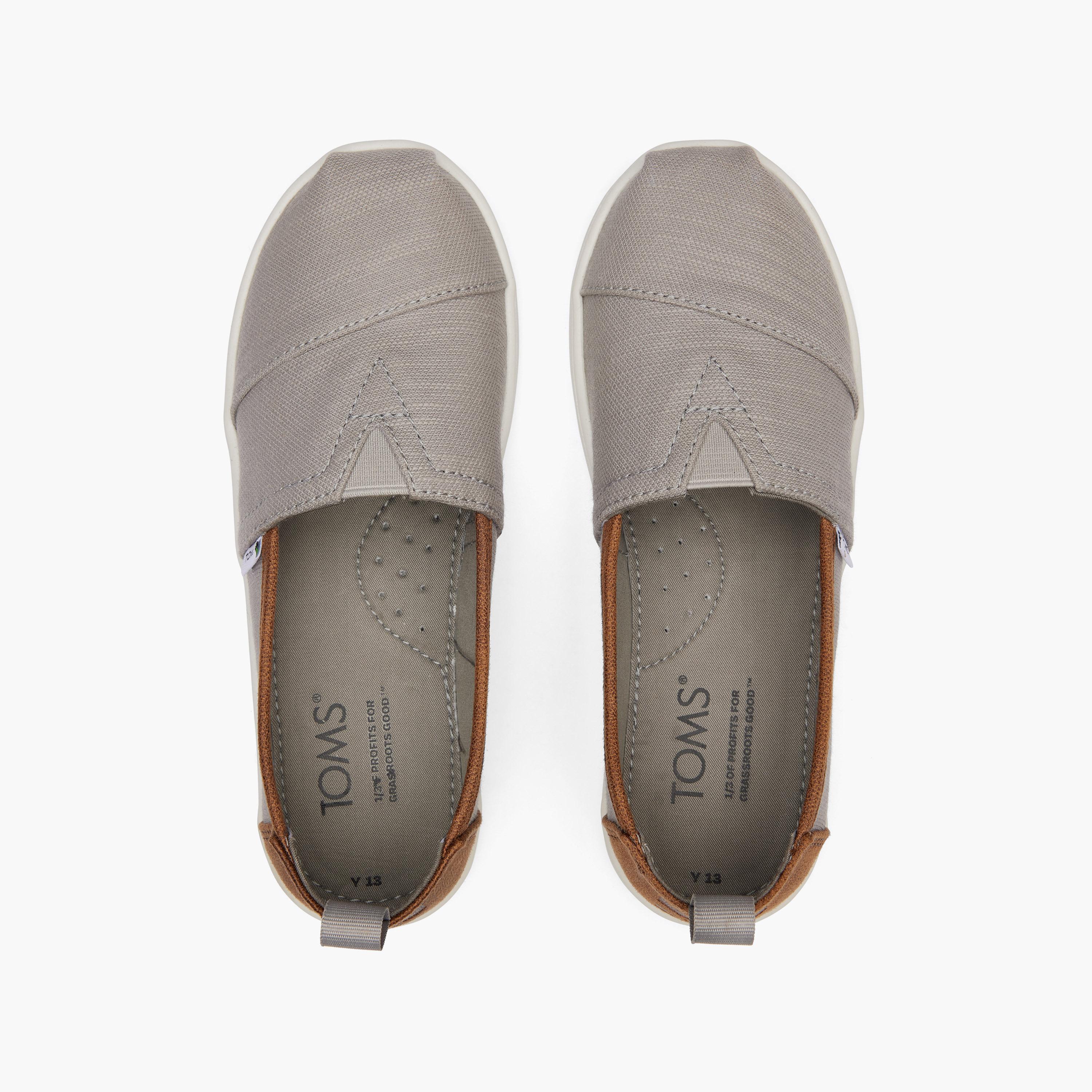 حذاء اسبادريل للأطفال من تومز البارجاتا بمنسوج مع مزين بشعار مطرز -boys-shoes-loafers-image-5