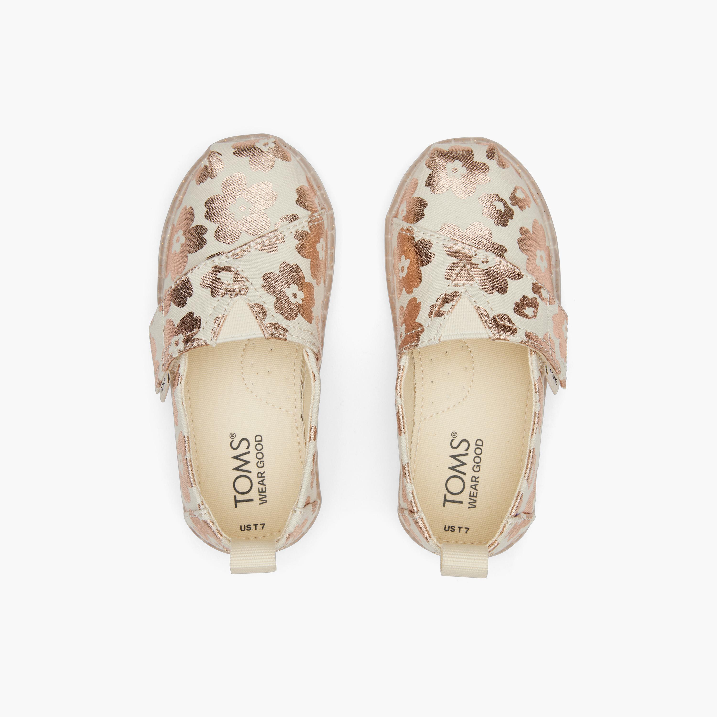 تومز- حذاء البارجيت  بناتي بحزام بشريط لاصق مع لمسة لامعة-girls-shoes-loafers-image-4