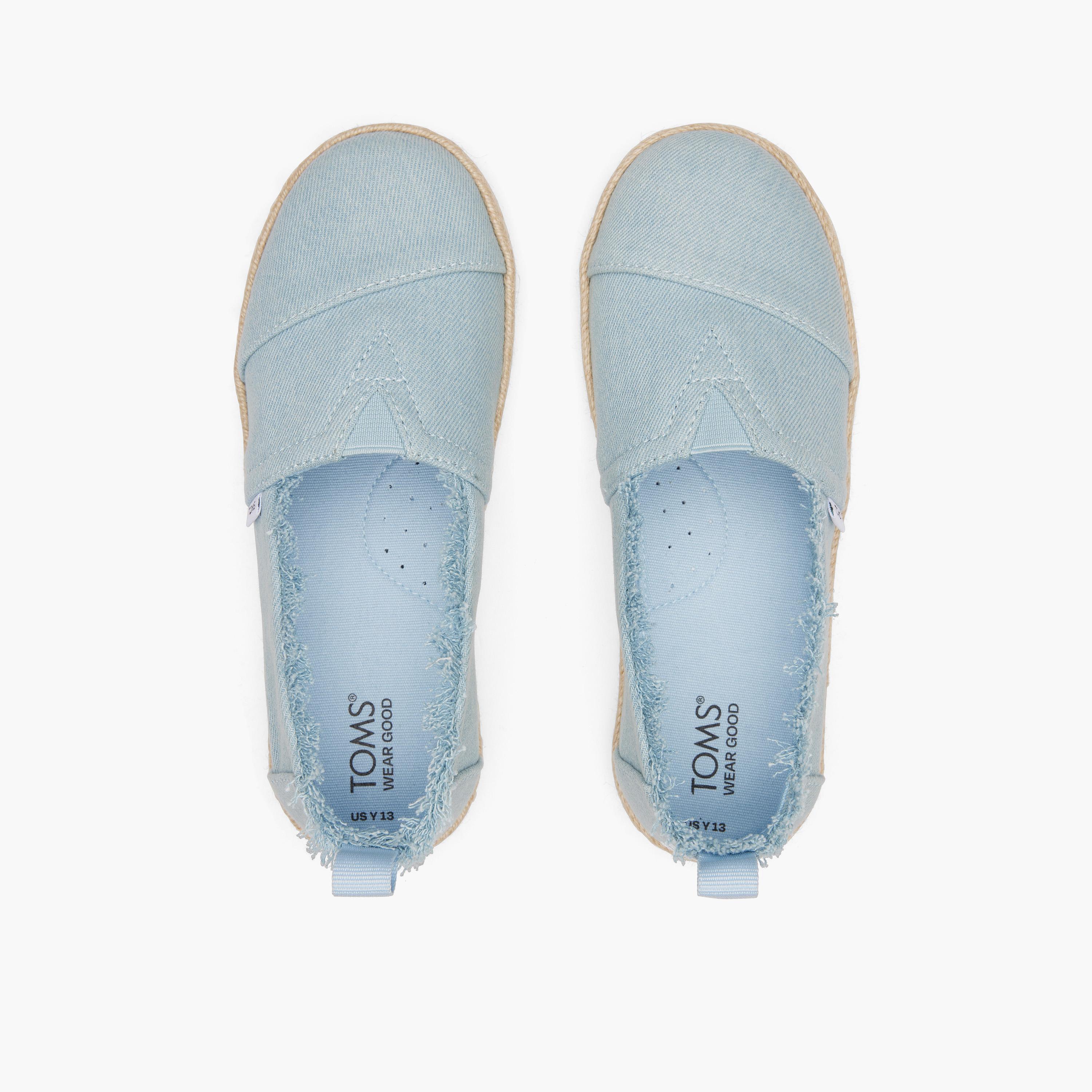تومز- حذاء بناتي صيفي بلمسة نهائية من قماش الجينز المغسول | 10020625-girls-shoes-loafers-image-4