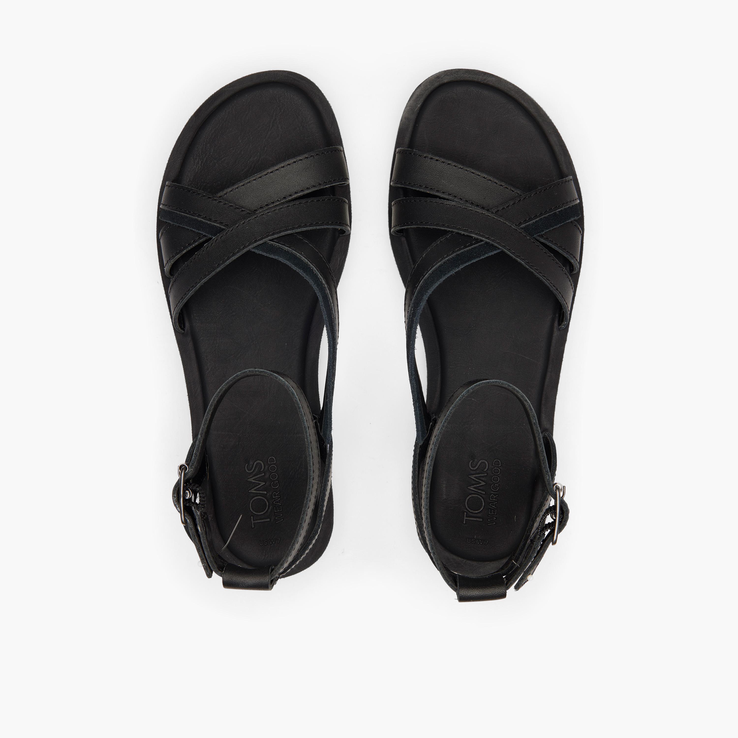 تومز- صندل بحزام وإبزيم للنساء | 10020830-women-shoes-sandals-flats-image-5