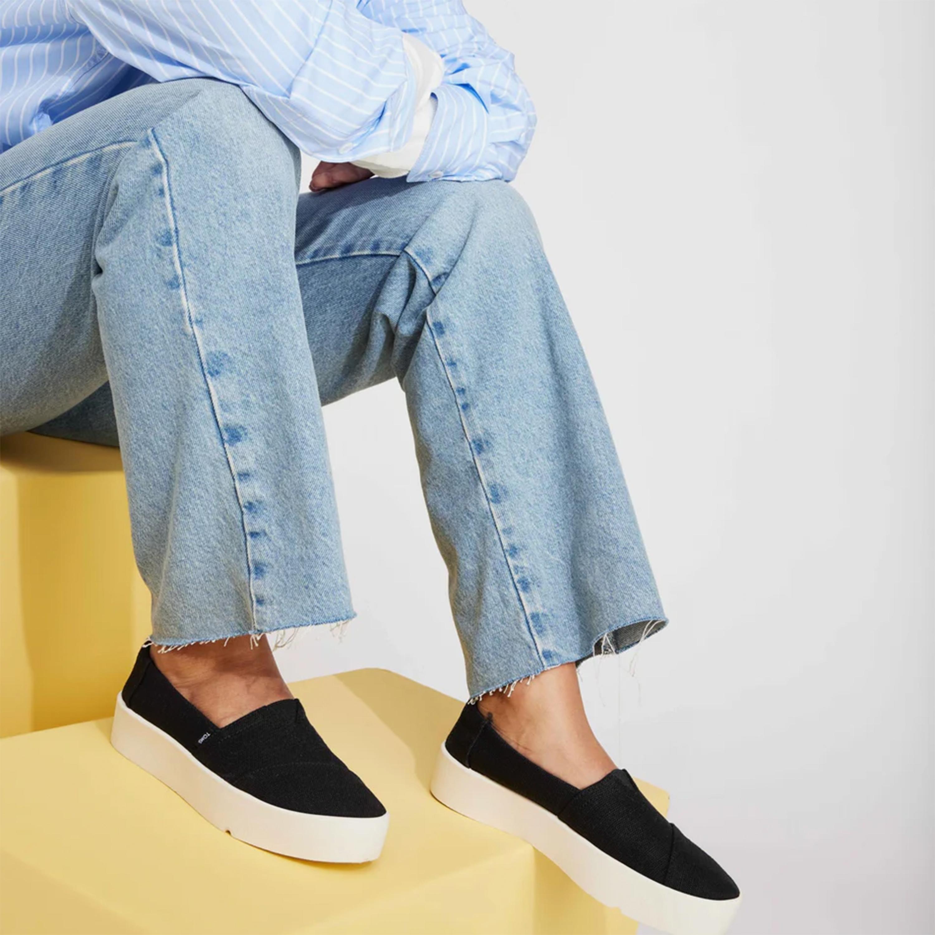 حذاء سنيكرز سليب-أون فيرونا منخفض الكاحل من تومز للنساء  | 10021139-women-shoes-sneakers-image-6