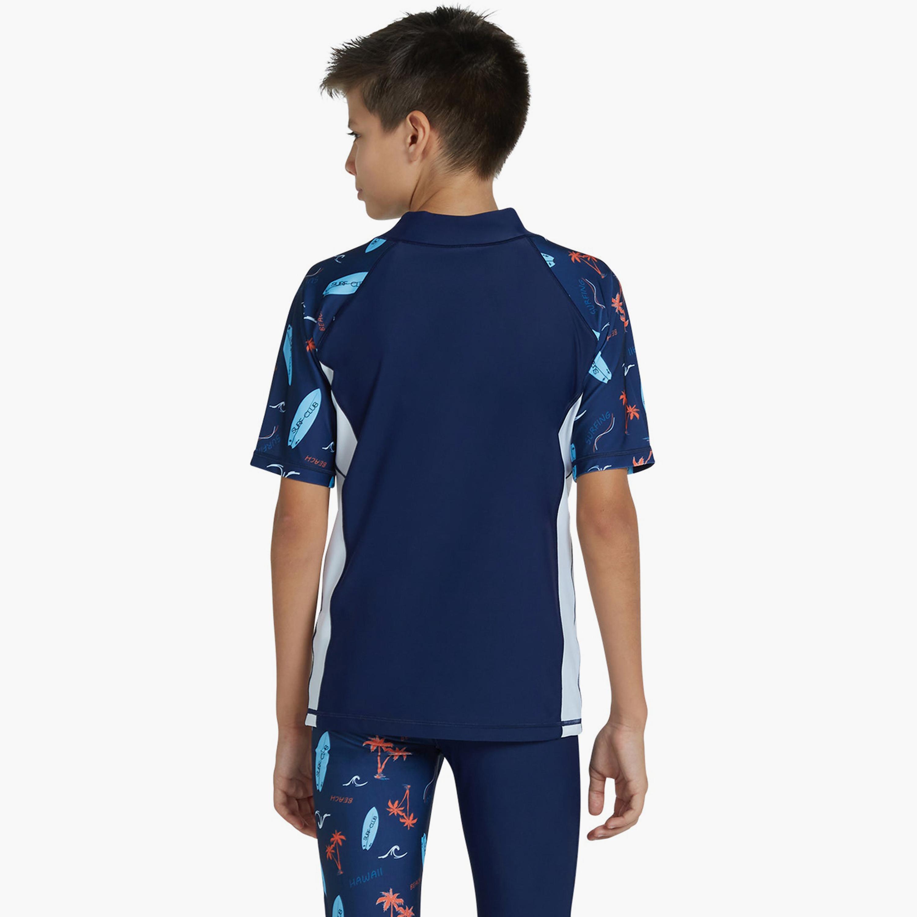 كويغا - قميص واقي من الشمس بأكمام قصيرة للأولاد، أزرق اللون-boys-clothing-sportswear-swimwear-image-2