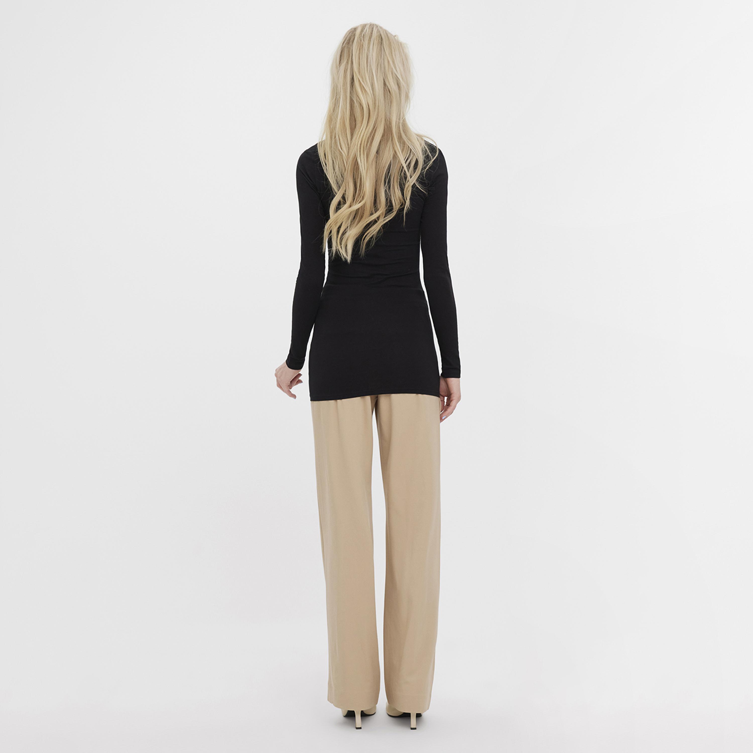 بلوزة نسائية بياقة "سكوب" واسعة من فيرو مودا-women-clothing-shirtsandblouses-blouses-image-3