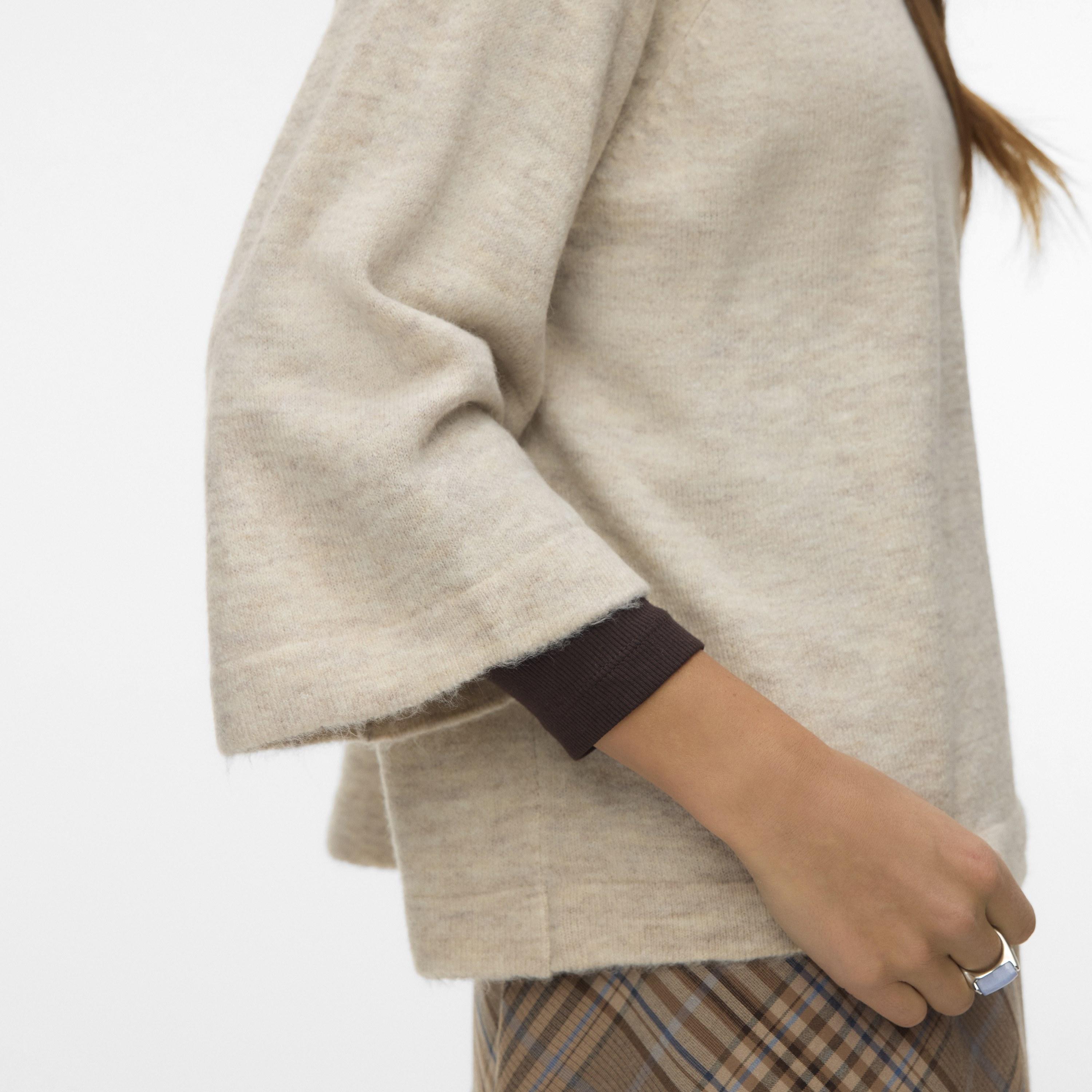 بلوفر حريمي بأكمام راجلان باللون البيج من فيرو مودا-women-winterwear-cardigansandjumpers-jumpers-image-4