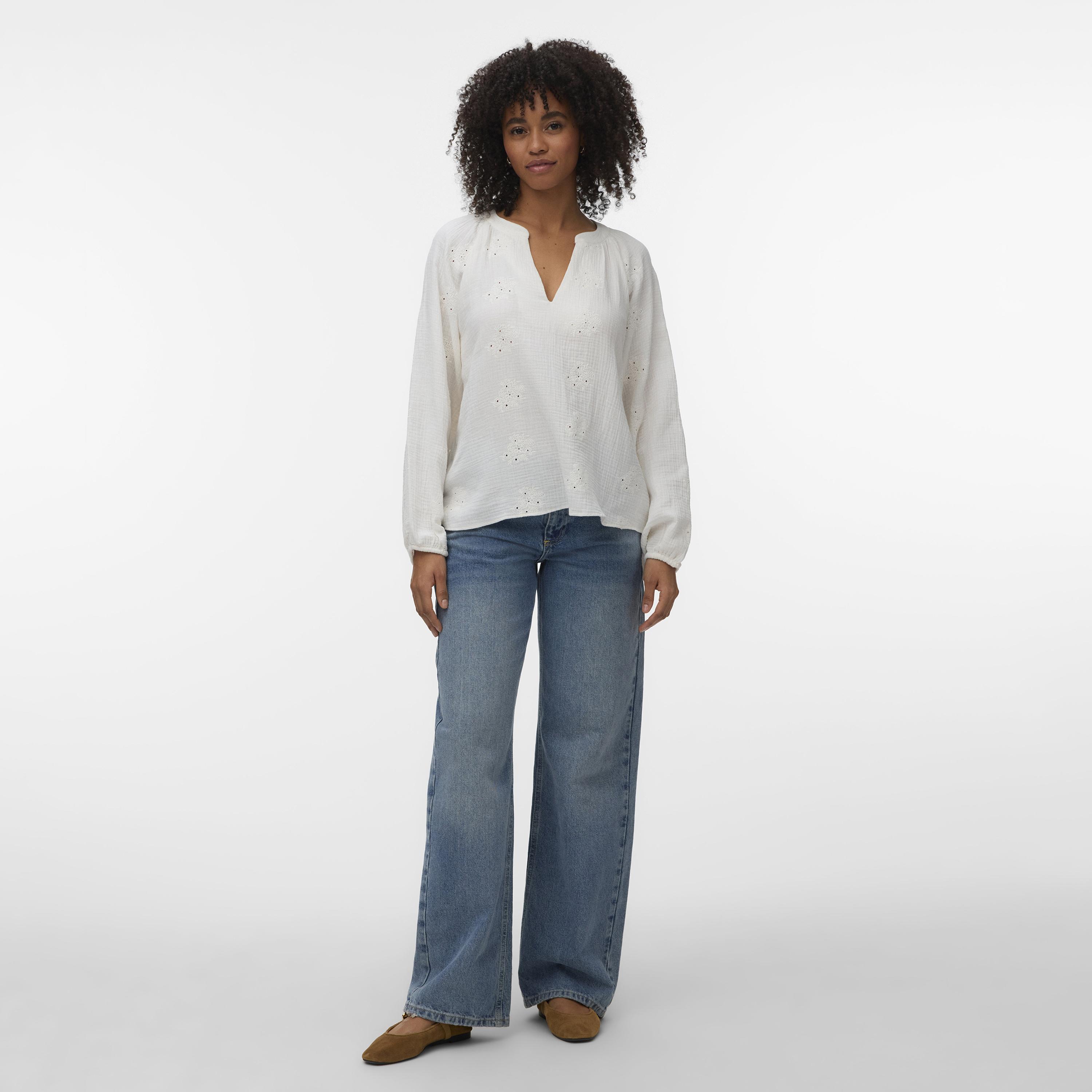 توب حريمي بأكمام راجلان وتطريز زهور من فيرو مودا-women-clothing-shirtsandblouses-blouses-image-2