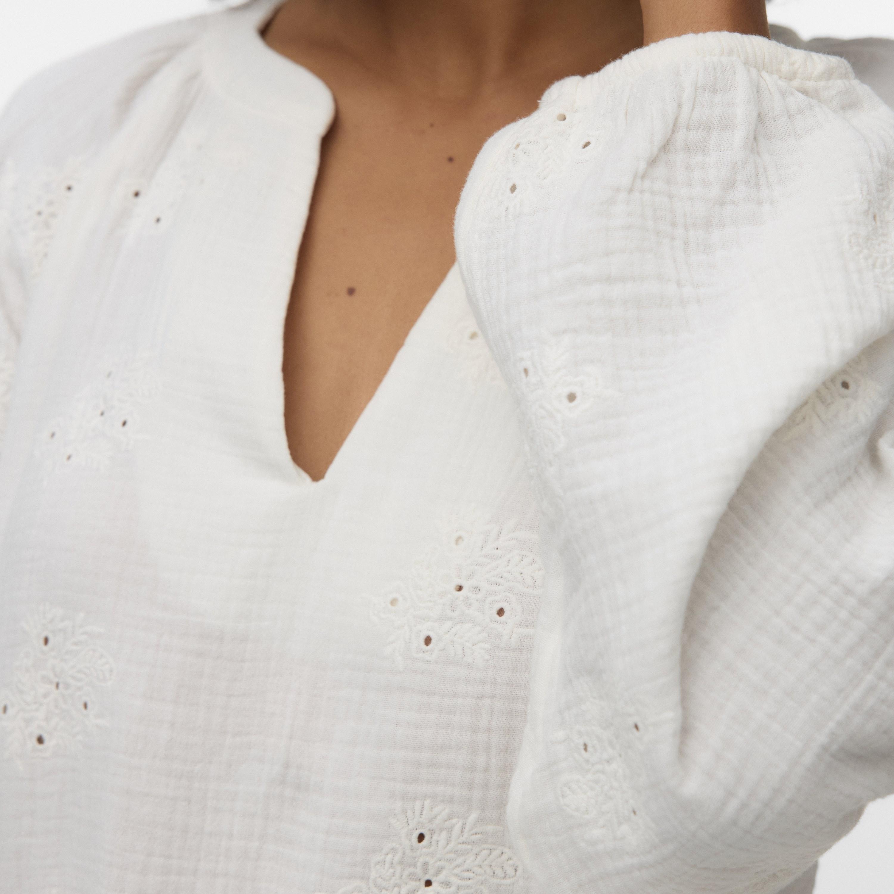 توب حريمي بأكمام راجلان وتطريز زهور من فيرو مودا-women-clothing-shirtsandblouses-blouses-image-5