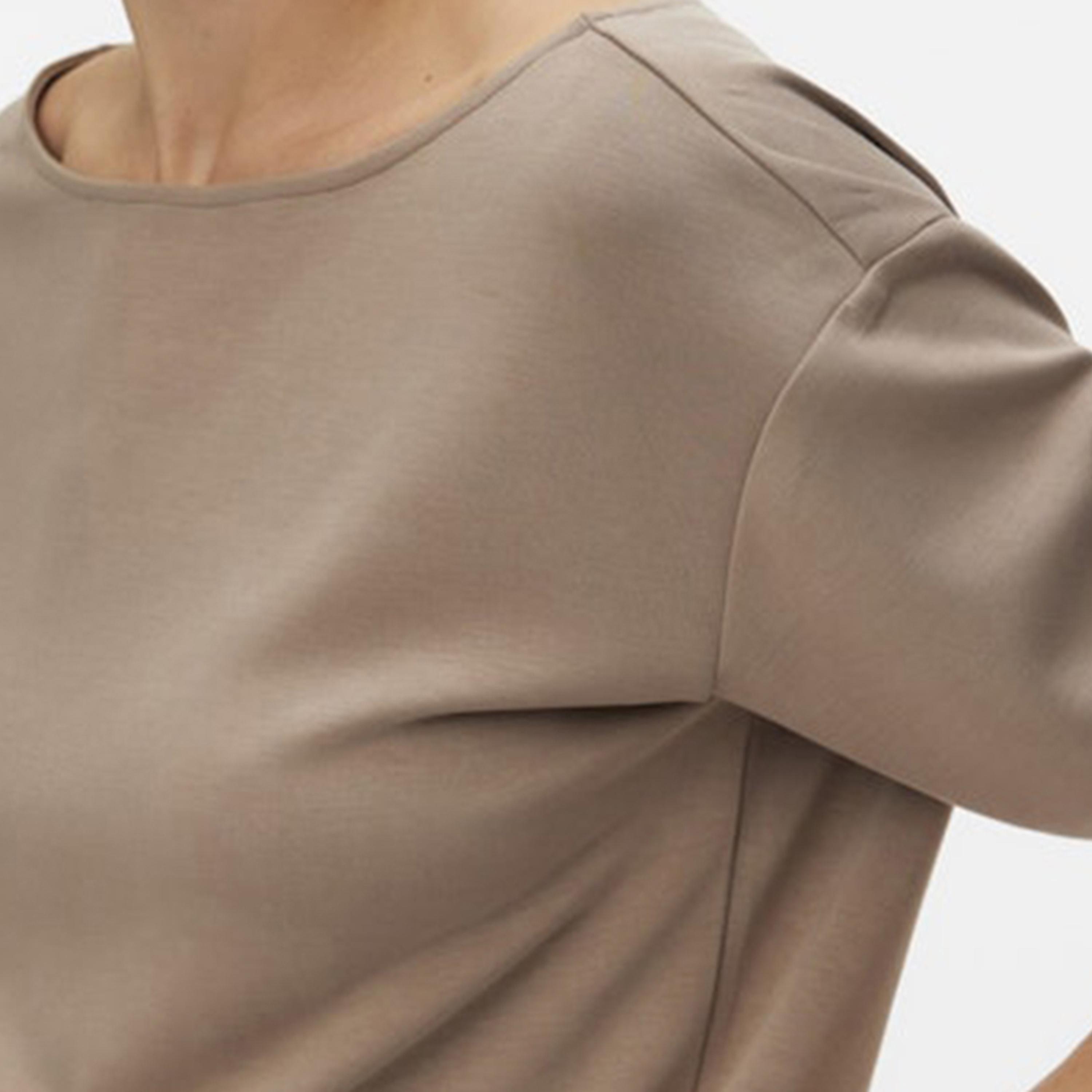 بلوزة نسائية بأكمام "دروب شولدر" منسدلة وياقة "بوت نيك" من فيرو مودا-women-clothing-shirtsandblouses-blouses-image-5