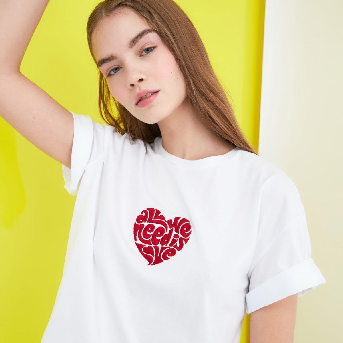 Trendyol Short Sleeves Embroidered Slogan Detail Relaxed Fit T-shirt-women-clothing-tshirts-image-1