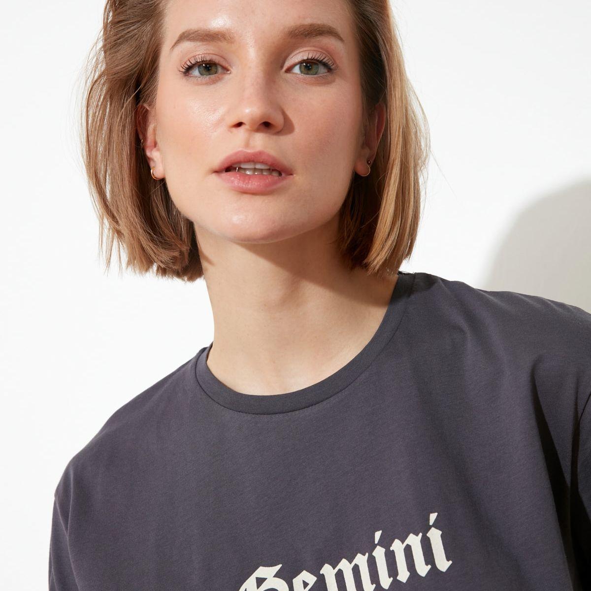 Trendyol Short Sleeves Gemini Zodiac Print Knit Regular T-shirt-women-clothing-tshirts-image-4