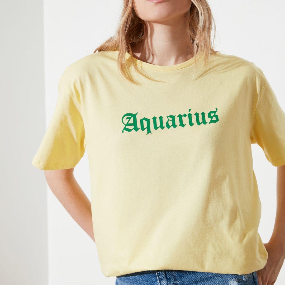 Trendyol Short Sleeves Aquarius Zodiac Print Knit Regular T-shirt-women-clothing-tshirts-image-1