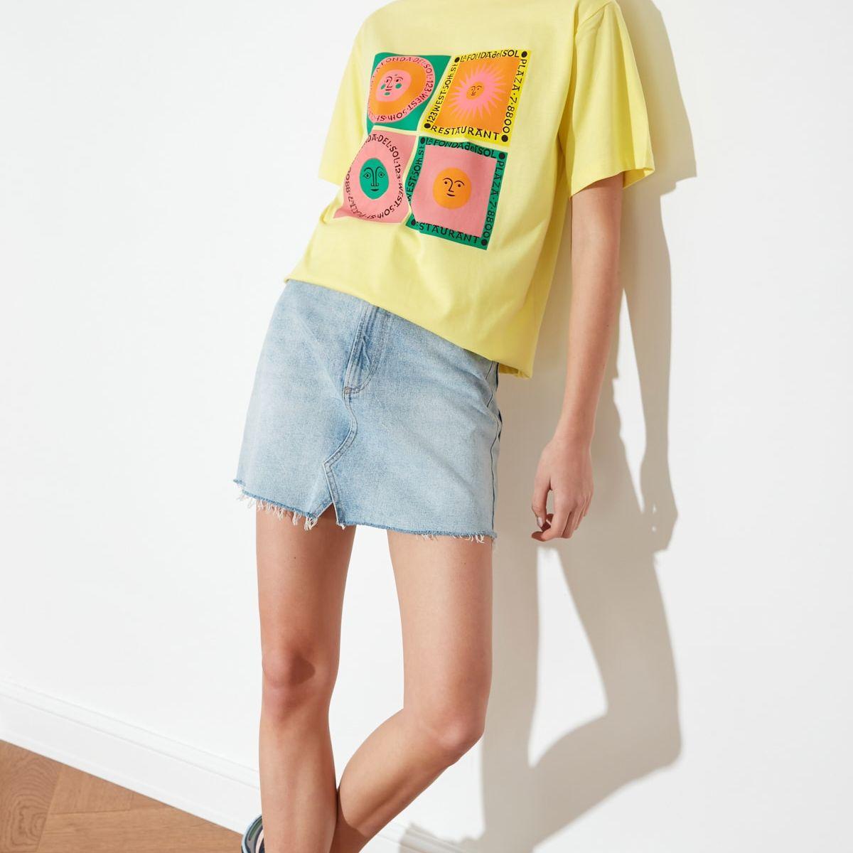 Trendyol Short Sleeves Graphic Print Regular T-shirt-women-clothing-tshirts-image-3