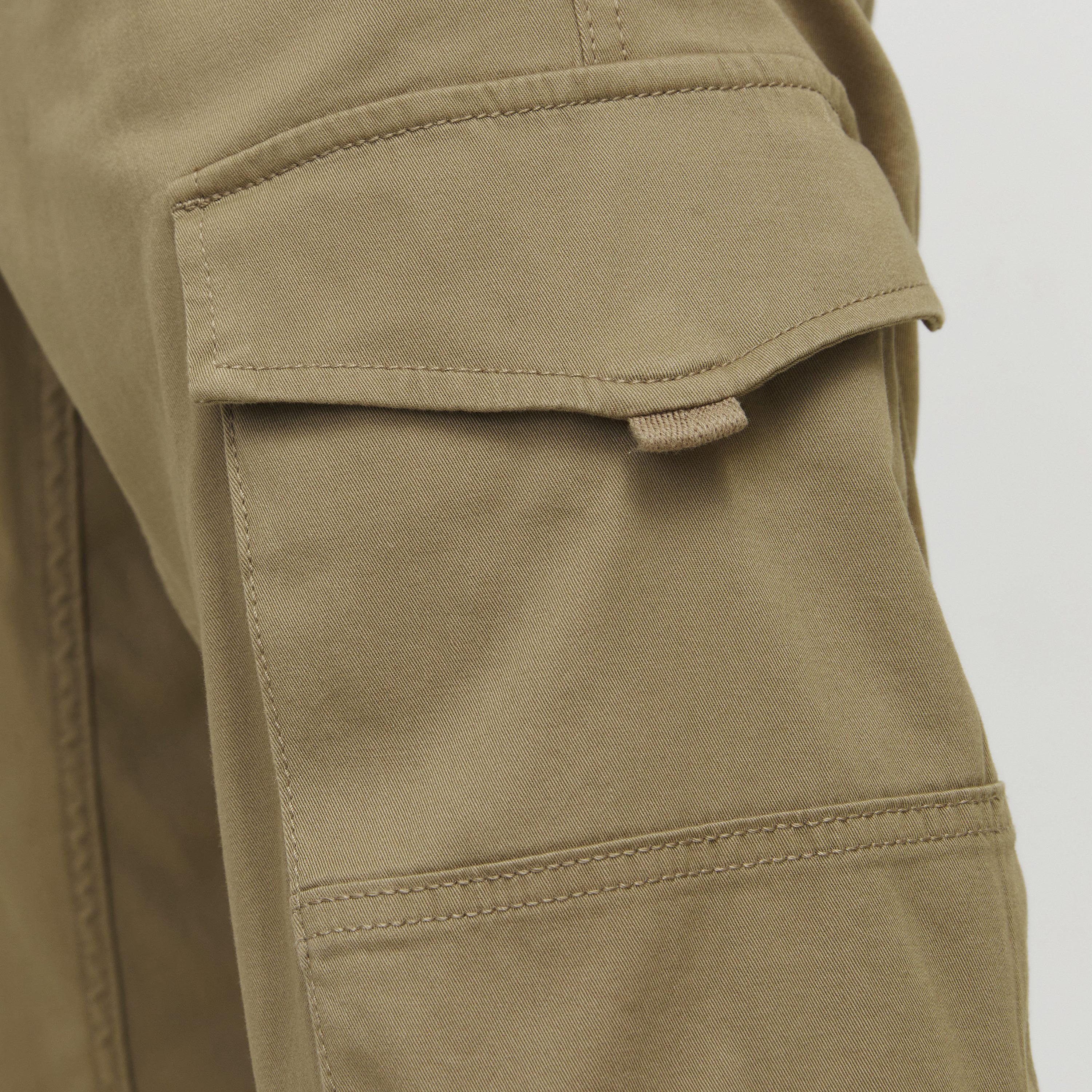 بنطال كارجو رجالي سادة بخصر متوسط الارتفاع مع زر وسحاب للإغلاق من جاك آند جونز-men-clothing-bottoms-trousersandchinos-trousers-image-3