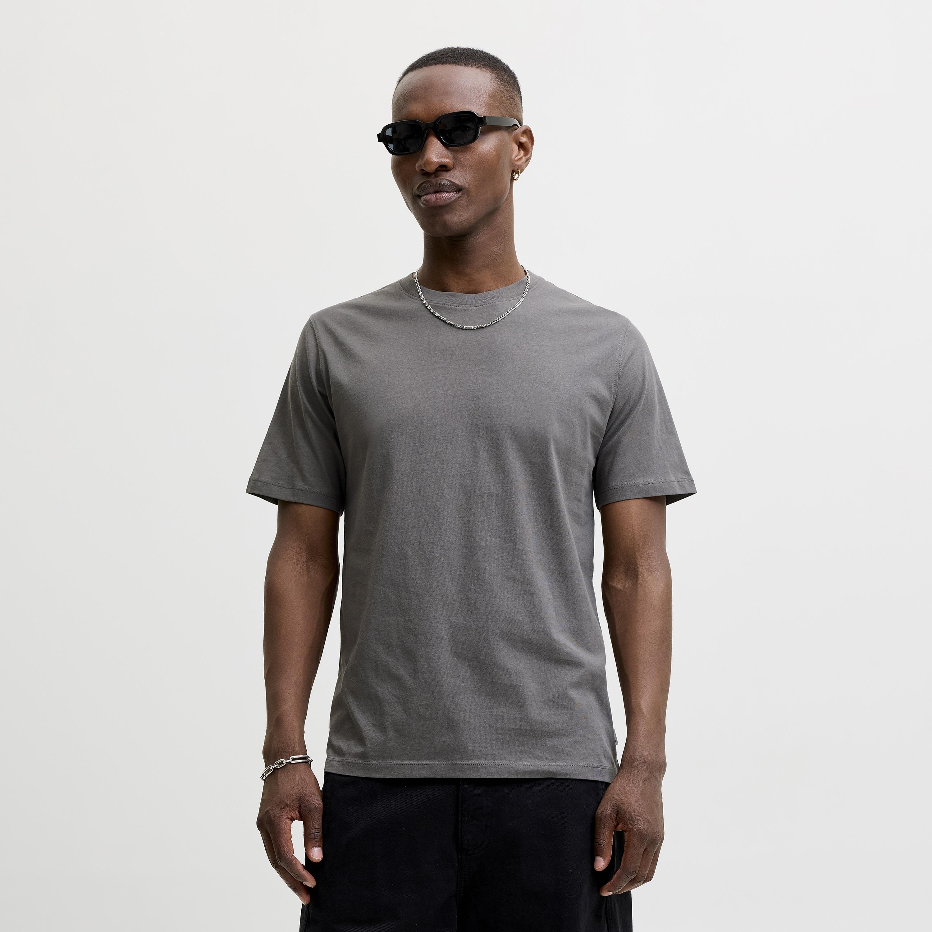تيشرت رجالي سادة بياقة مستديرة وأكمام قصيرة من جاك آند جونز-men-clothing-tshirtsandpolos-tshirts-image-47