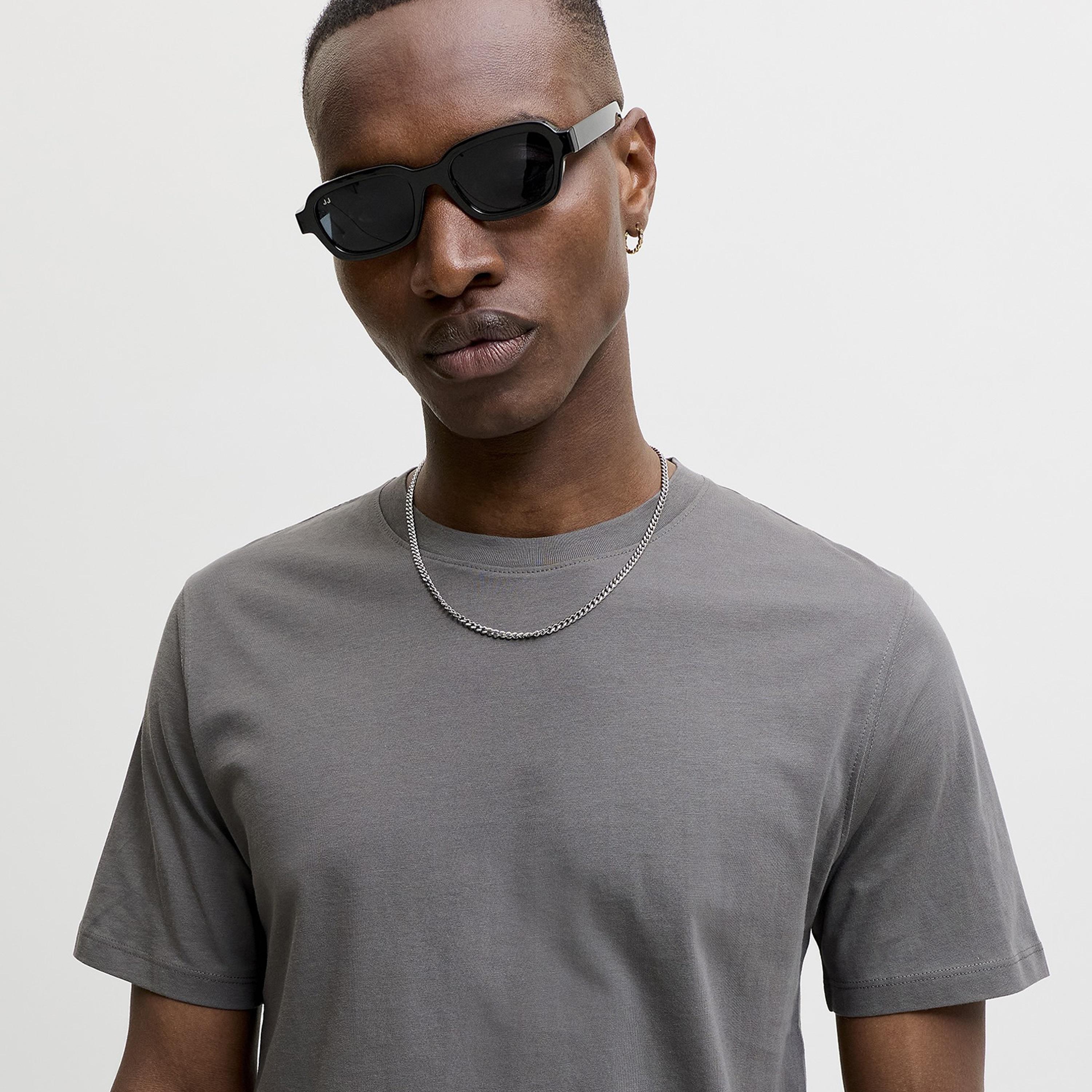 تيشرت رجالي سادة بياقة مستديرة وأكمام قصيرة من جاك آند جونز-men-clothing-tshirtsandpolos-tshirts-image-49