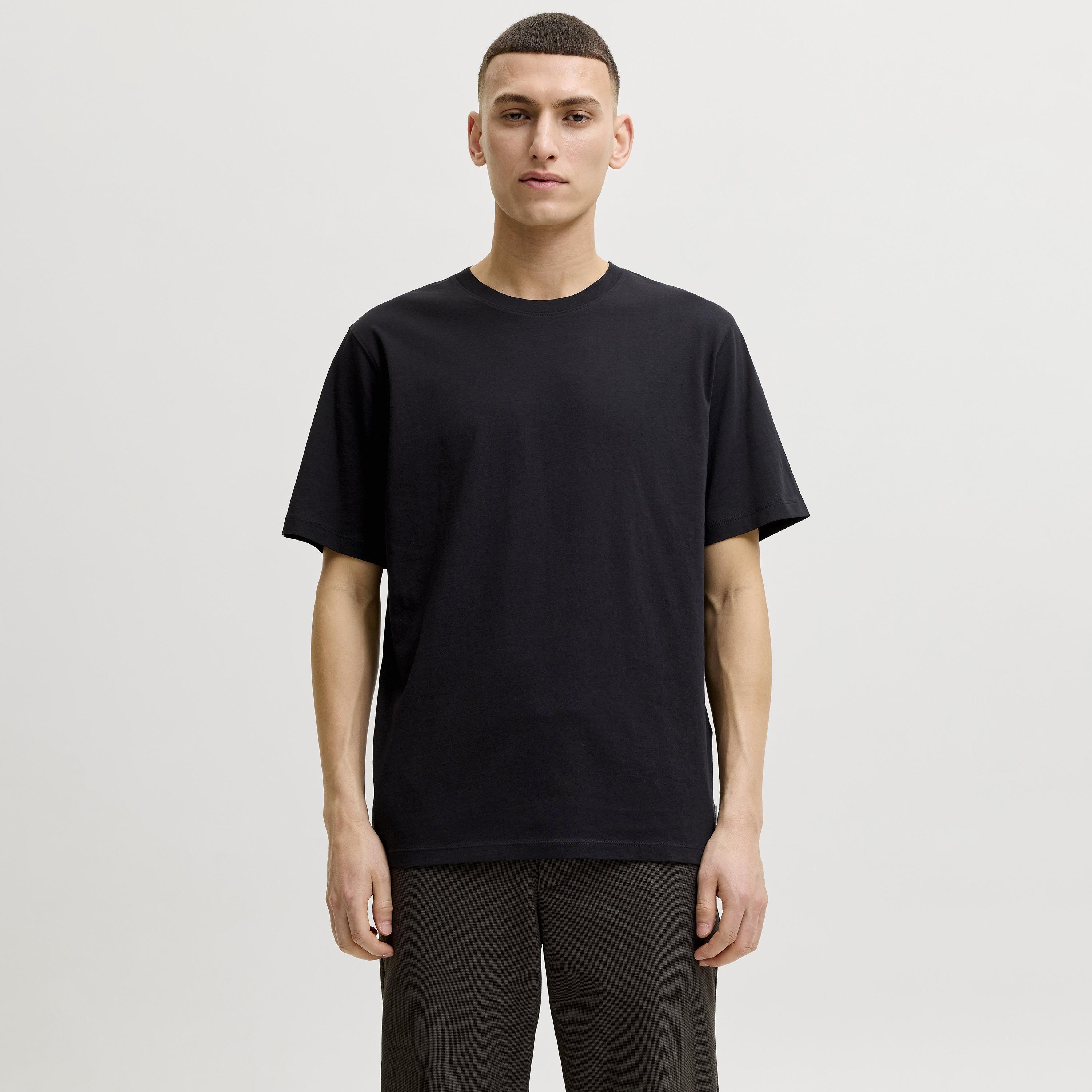 تيشرت رجالي سادة بياقة مستديرة وأكمام قصيرة من جاك آند جونز-men-clothing-tshirtsandpolos-tshirts-image-9