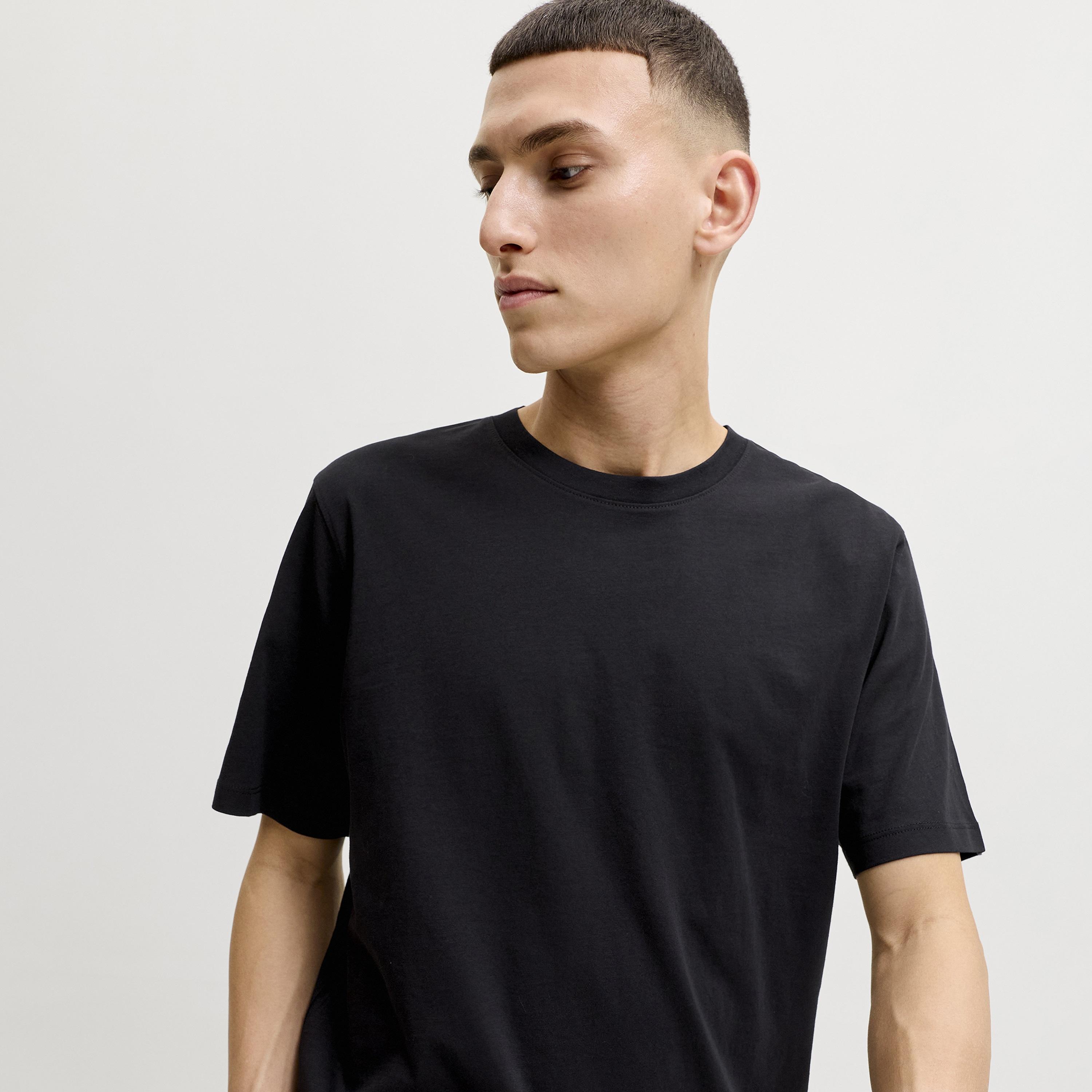 تيشرت رجالي سادة بياقة مستديرة وأكمام قصيرة من جاك آند جونز-men-clothing-tshirtsandpolos-tshirts-image-11