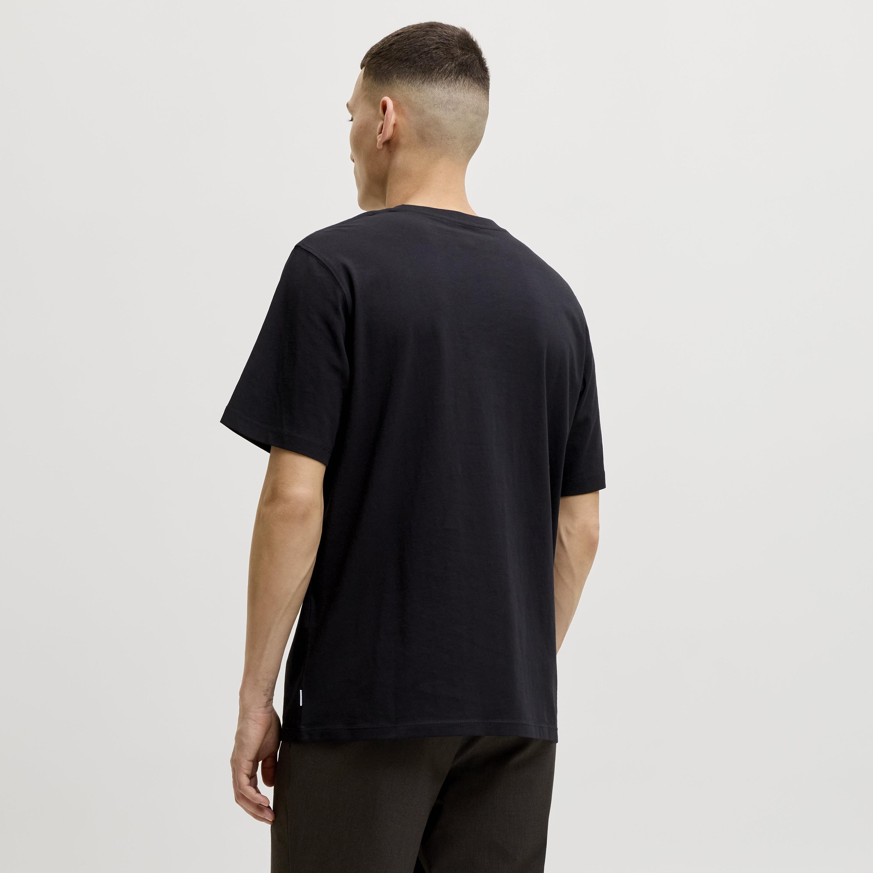 تيشرت رجالي سادة بياقة مستديرة وأكمام قصيرة من جاك آند جونز-men-clothing-tshirtsandpolos-tshirts-image-12