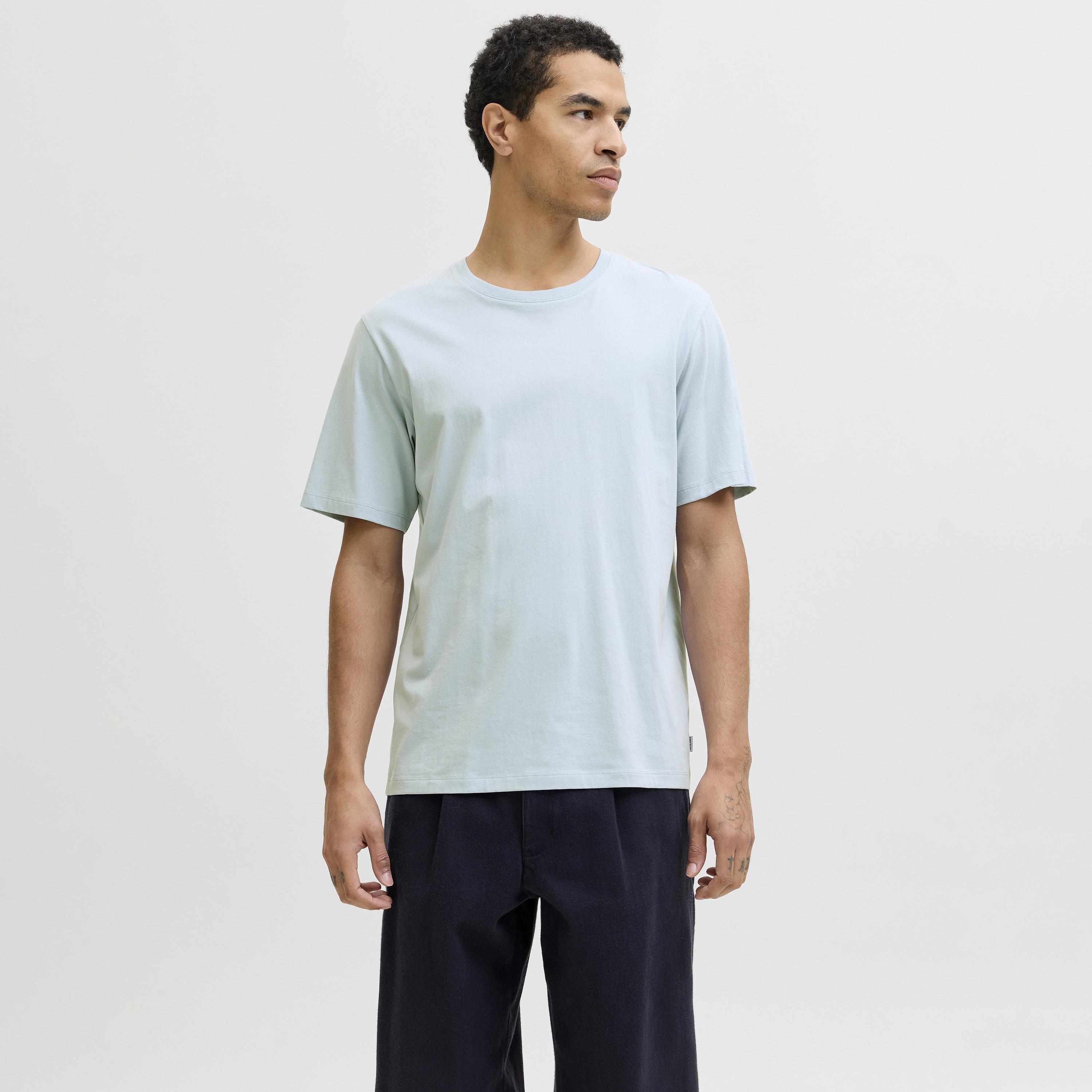 تيشرت رجالي سادة بياقة مستديرة وأكمام قصيرة من جاك آند جونز-men-clothing-tshirtsandpolos-tshirts-image-25