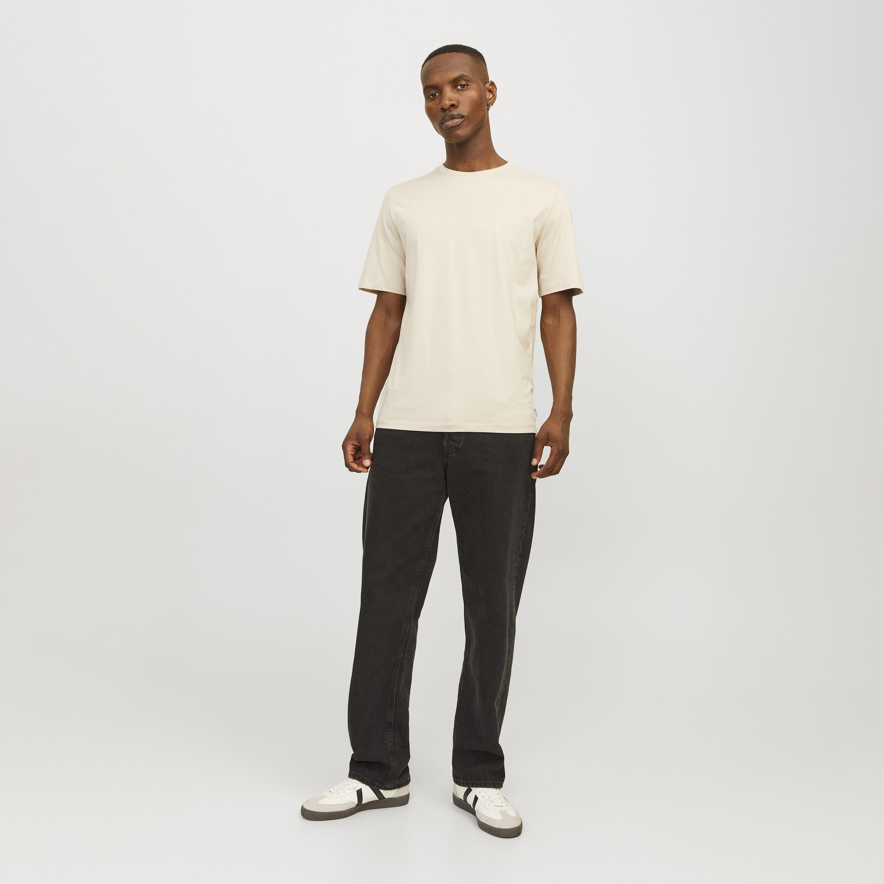 تيشرت رجالي سادة بياقة مستديرة وأكمام قصيرة من جاك آند جونز-men-clothing-tshirtsandpolos-tshirts-image-34