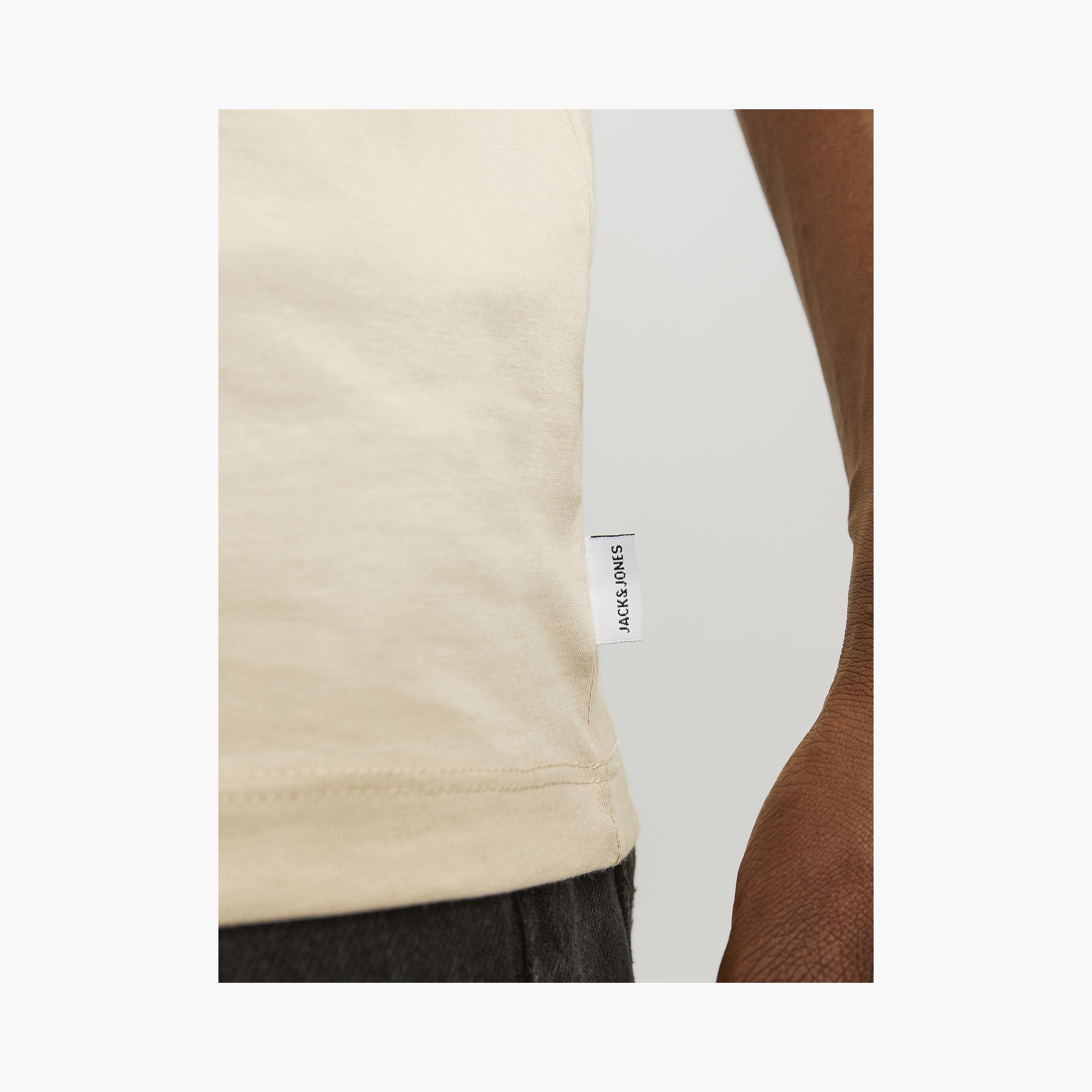 تيشرت رجالي سادة بياقة مستديرة وأكمام قصيرة من جاك آند جونز-men-clothing-tshirtsandpolos-tshirts-image-38