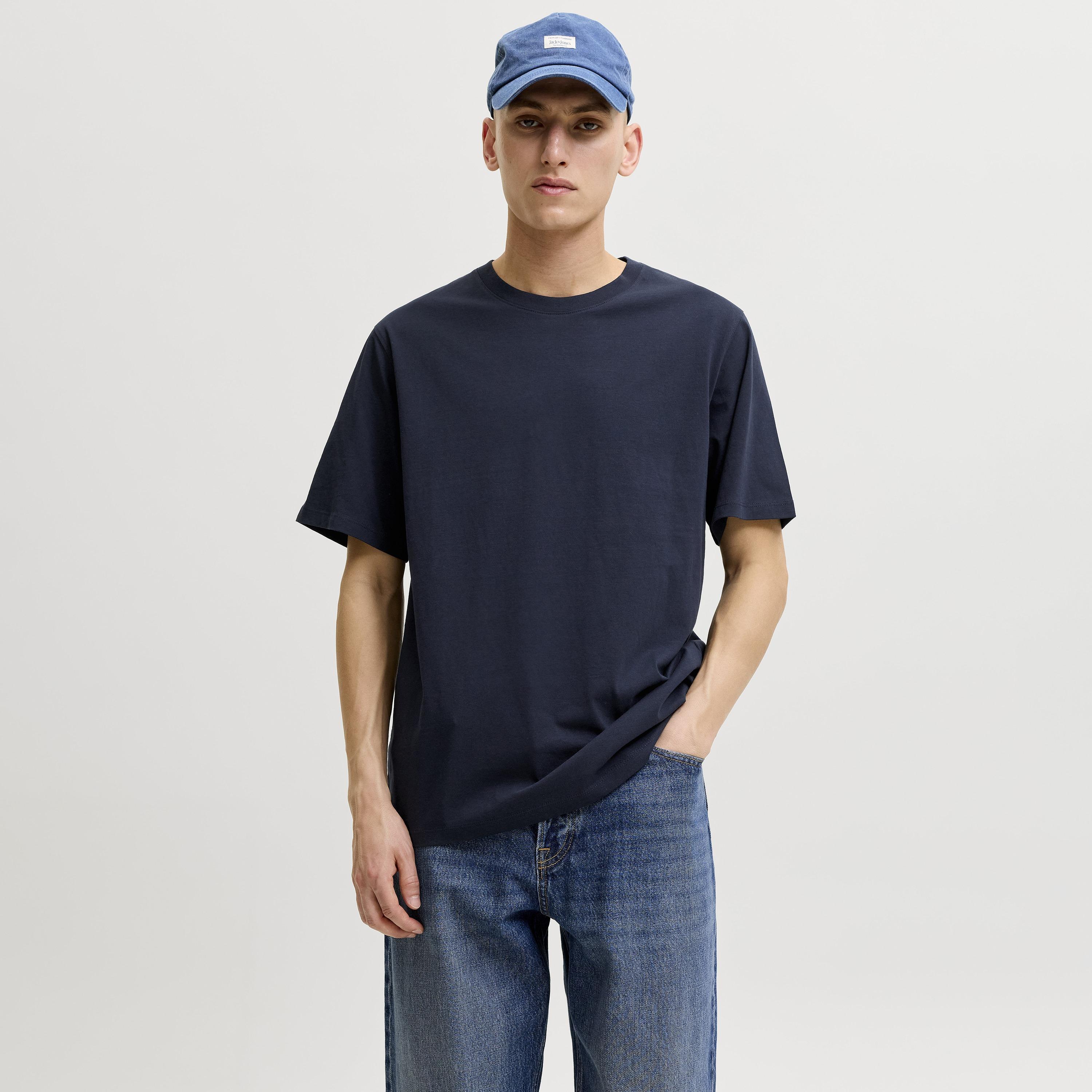 تيشرت رجالي سادة بياقة مستديرة وأكمام قصيرة من جاك آند جونز-men-clothing-tshirtsandpolos-tshirts-image-1