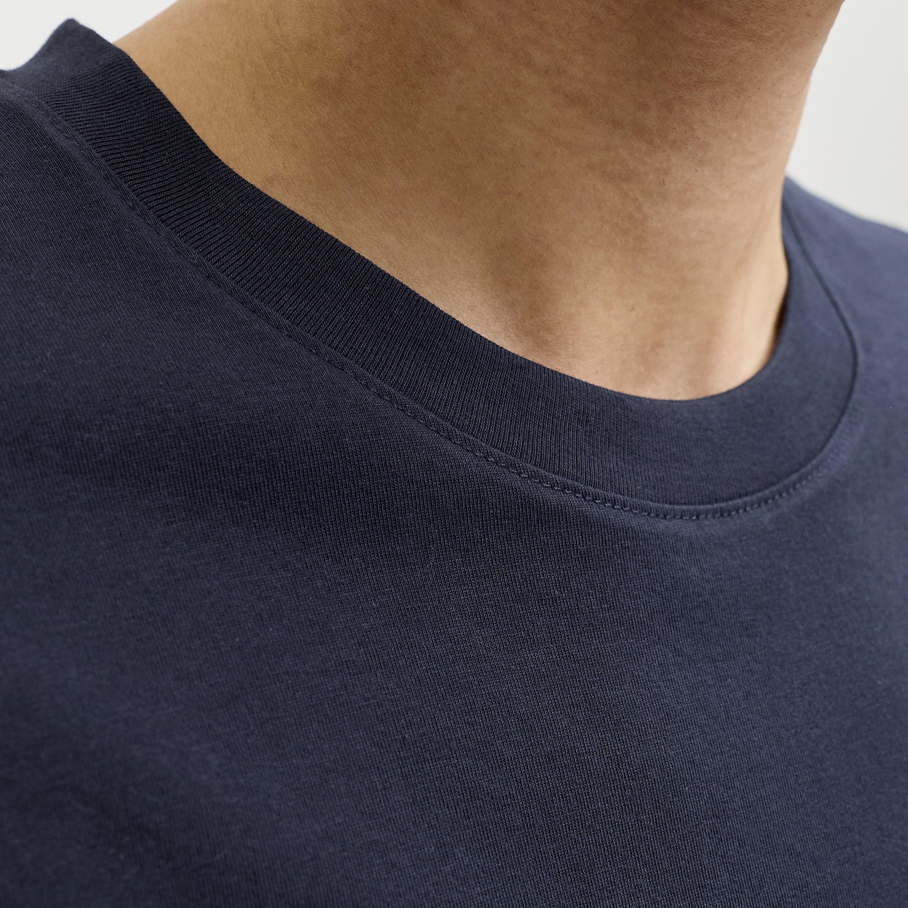 تيشرت رجالي سادة بياقة مستديرة وأكمام قصيرة من جاك آند جونز-men-clothing-tshirtsandpolos-tshirts-image-3