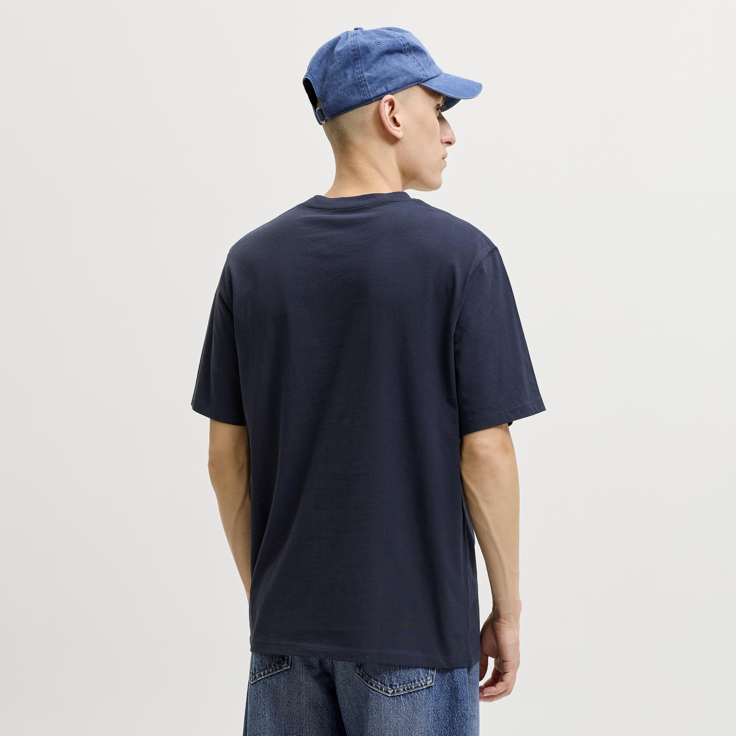 تيشرت رجالي سادة بياقة مستديرة وأكمام قصيرة من جاك آند جونز-men-clothing-tshirtsandpolos-tshirts-image-4