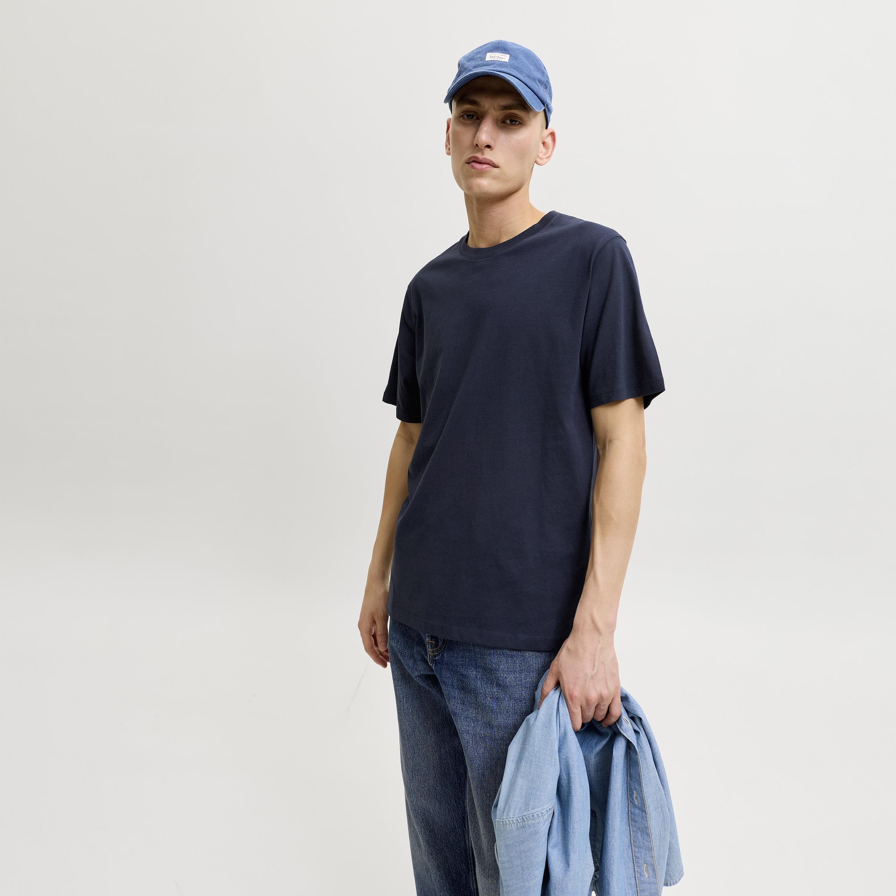 تيشرت رجالي سادة بياقة مستديرة وأكمام قصيرة من جاك آند جونز-men-clothing-tshirtsandpolos-tshirts-image-5