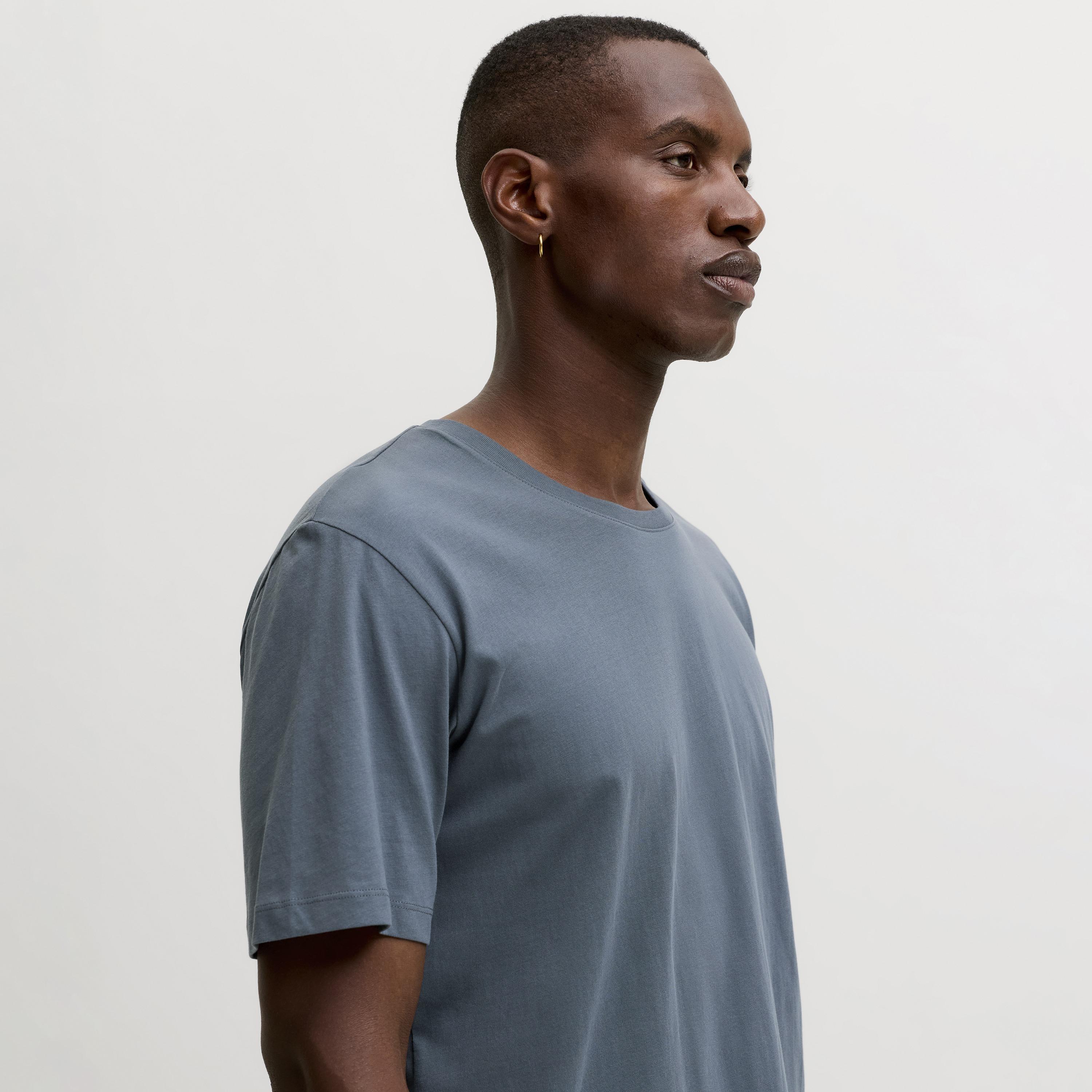 تيشرت رجالي سادة بياقة مستديرة وأكمام قصيرة من جاك آند جونز-men-clothing-tshirtsandpolos-tshirts-image-57