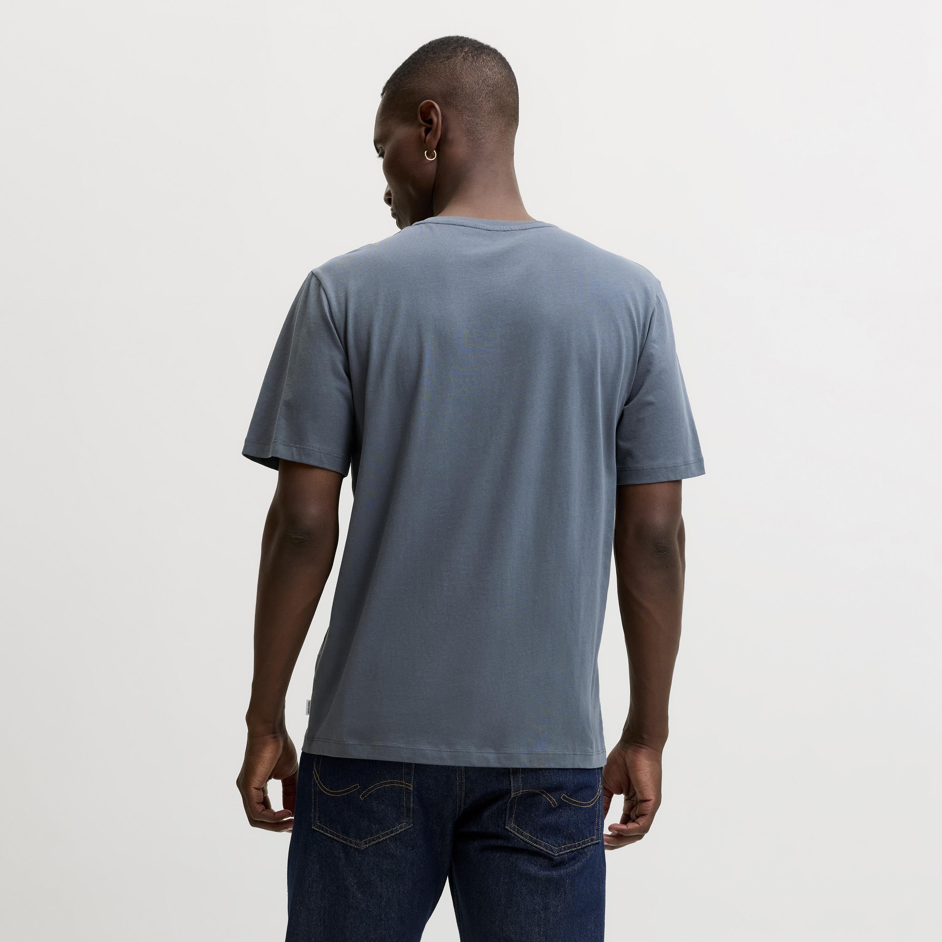 تيشرت رجالي سادة بياقة مستديرة وأكمام قصيرة من جاك آند جونز-men-clothing-tshirtsandpolos-tshirts-image-58