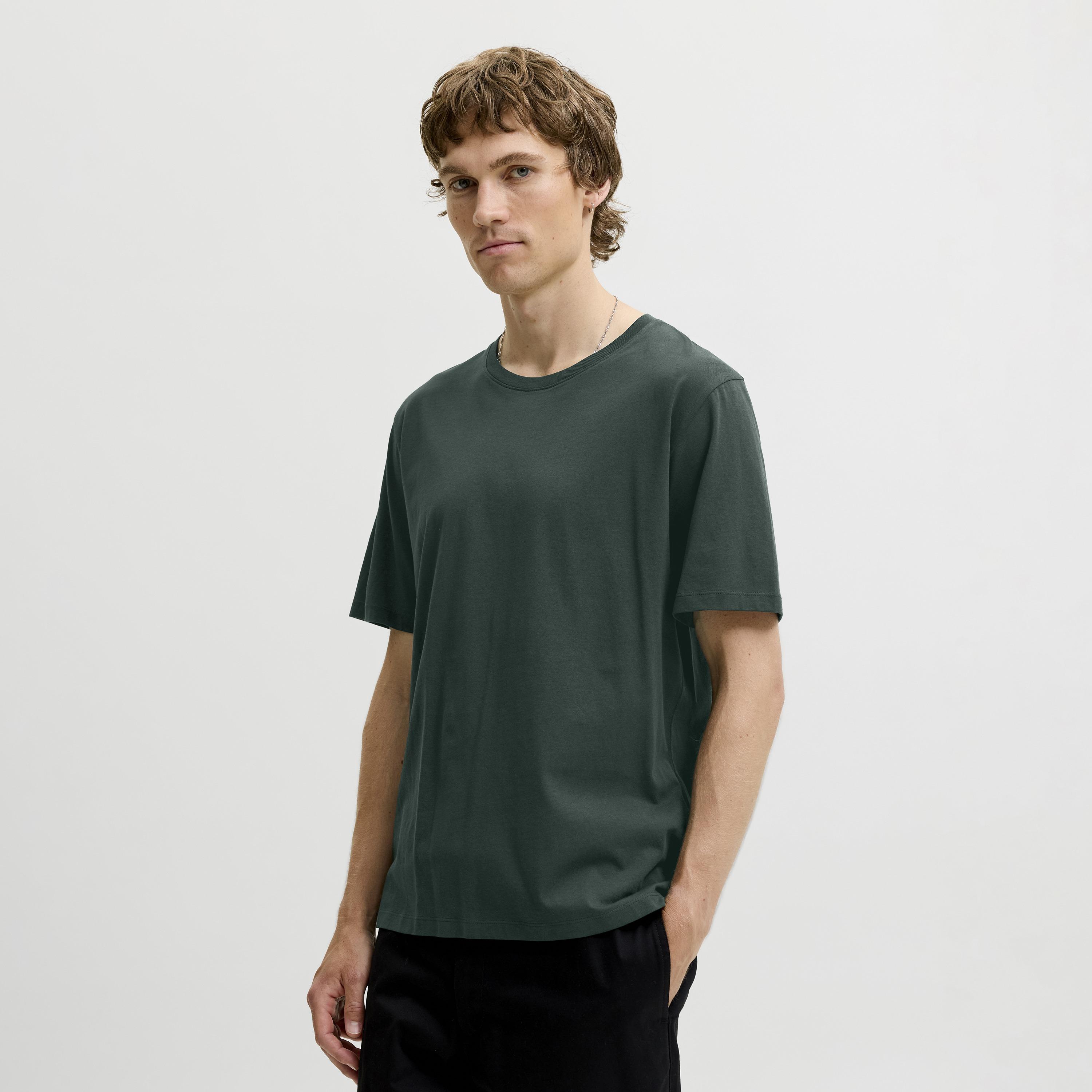 تيشرت رجالي سادة بياقة مستديرة وأكمام قصيرة من جاك آند جونز-men-clothing-tshirtsandpolos-tshirts-image-1