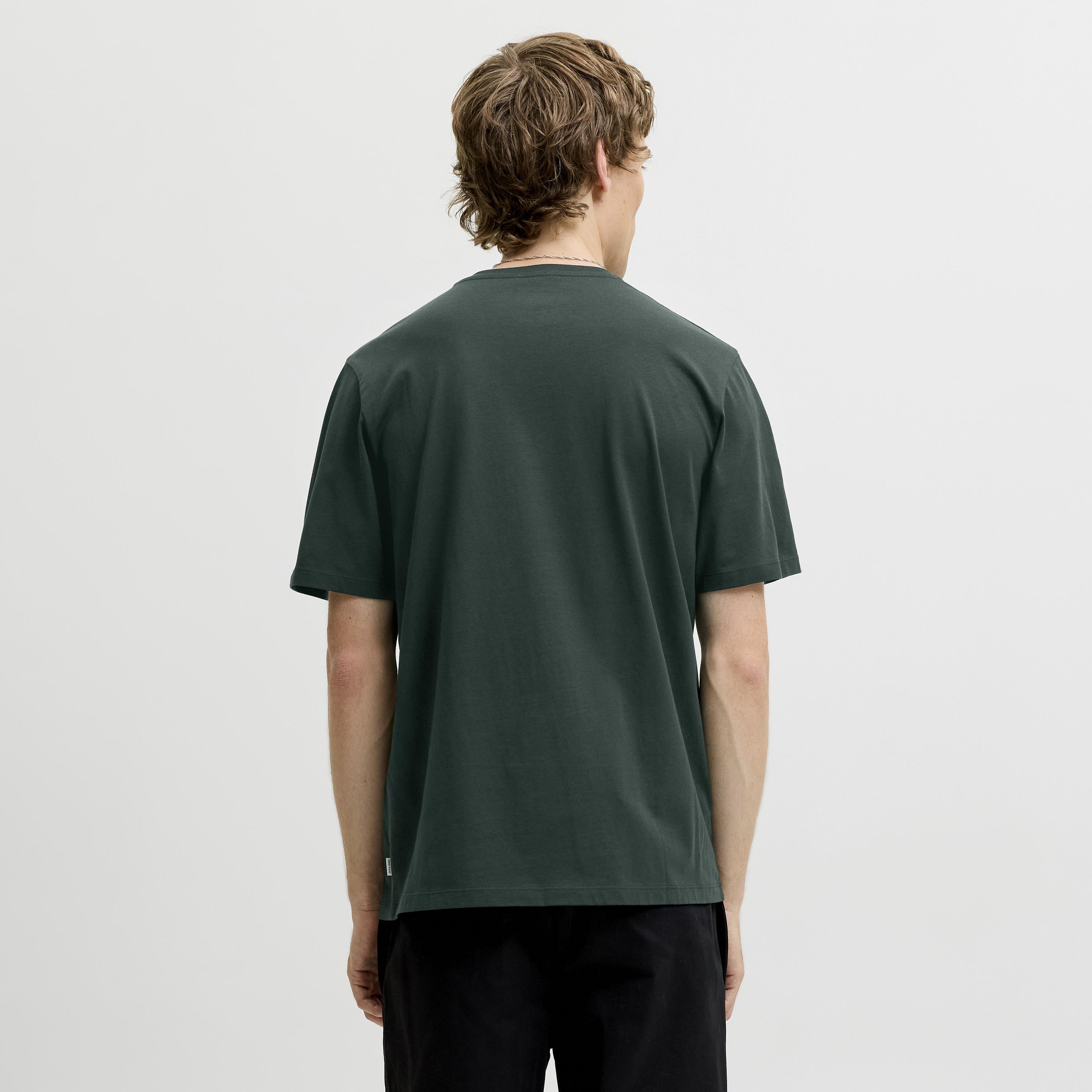 تيشرت رجالي سادة بياقة مستديرة وأكمام قصيرة من جاك آند جونز-men-clothing-tshirtsandpolos-tshirts-image-65