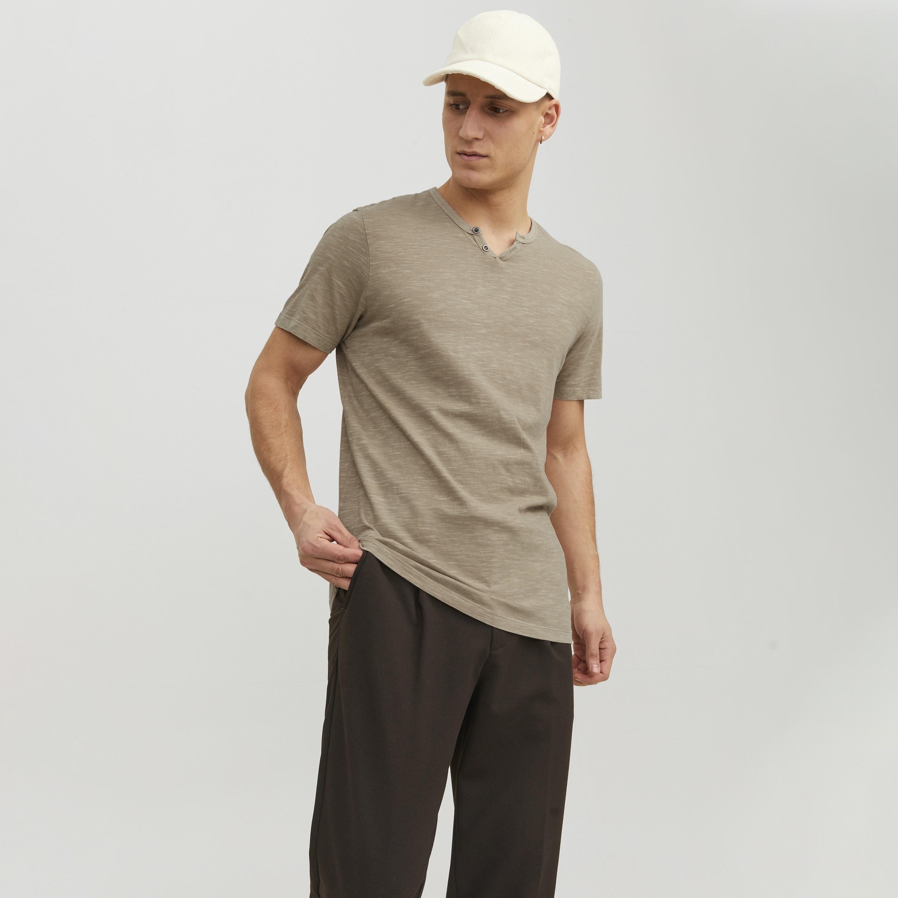 تيشرت رجالي مغزول (هيدرد) بياقة هنلي وأكمام قصيرة من جاك آند جونز-men-clothing-tshirtsandpolos-tshirts-image-18