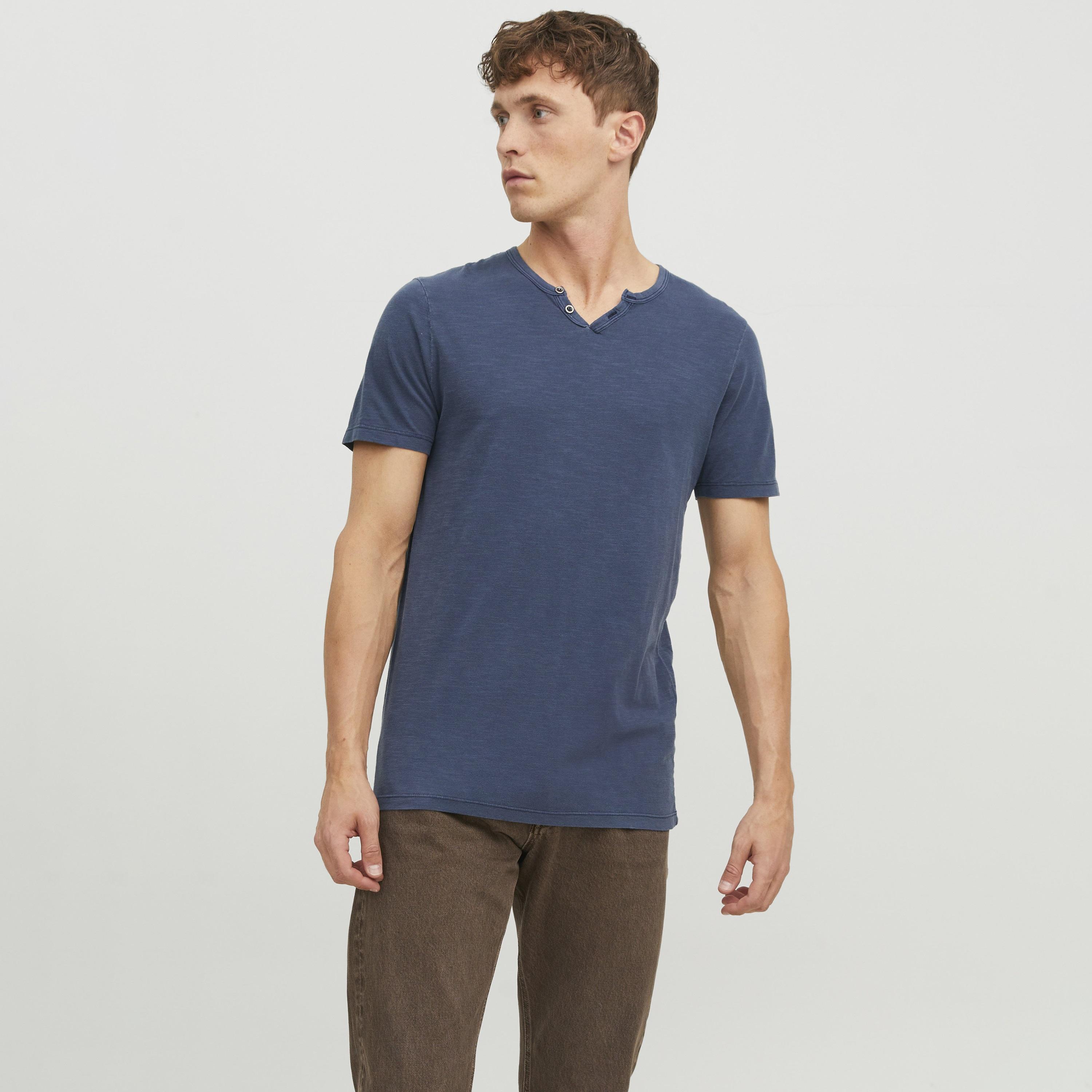 تيشرت رجالي مغزول (هيدرد) بياقة هنلي وأكمام قصيرة من جاك آند جونز-men-clothing-tshirtsandpolos-tshirts-image-1