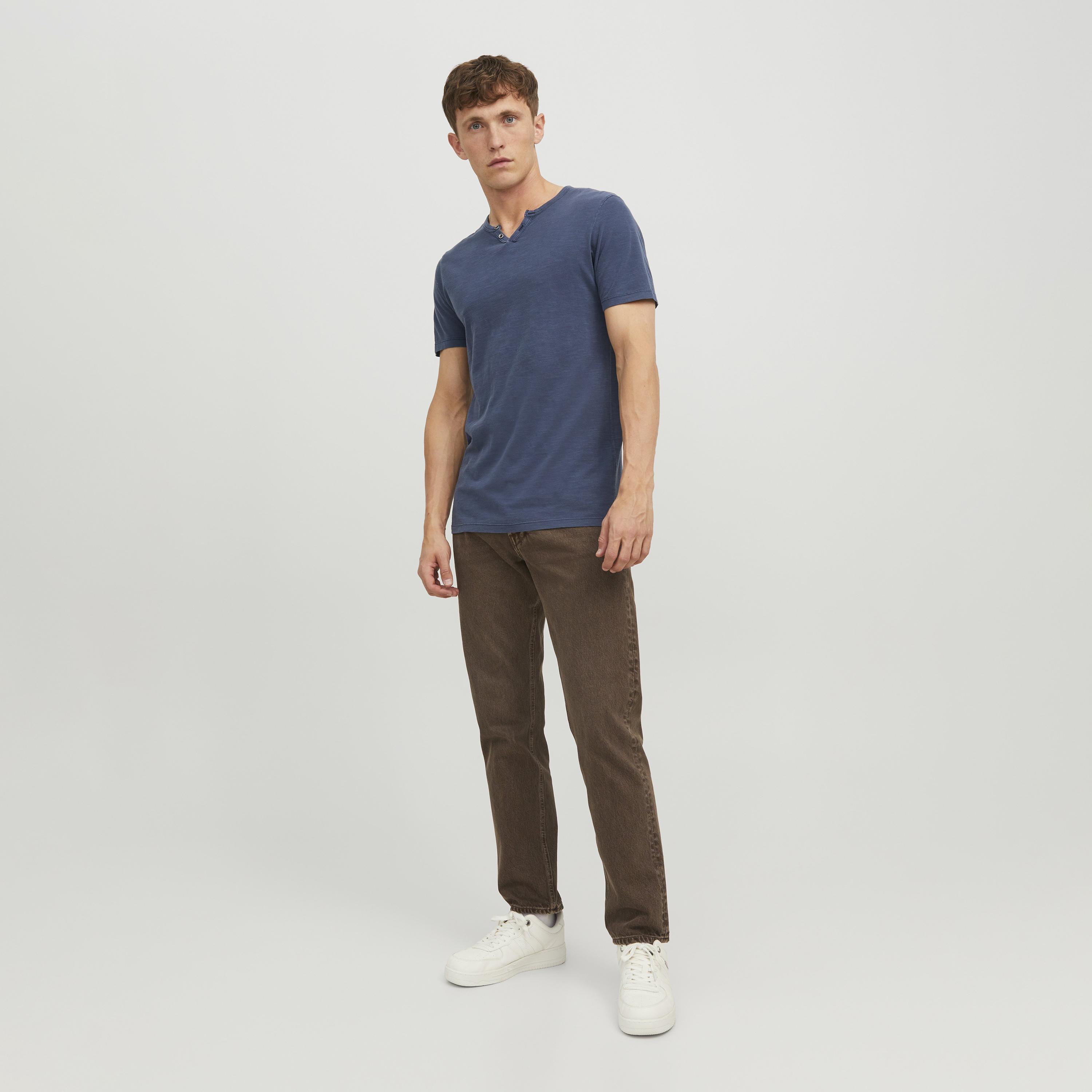 تيشرت رجالي مغزول (هيدرد) بياقة هنلي وأكمام قصيرة من جاك آند جونز-men-clothing-tshirtsandpolos-tshirts-image-2